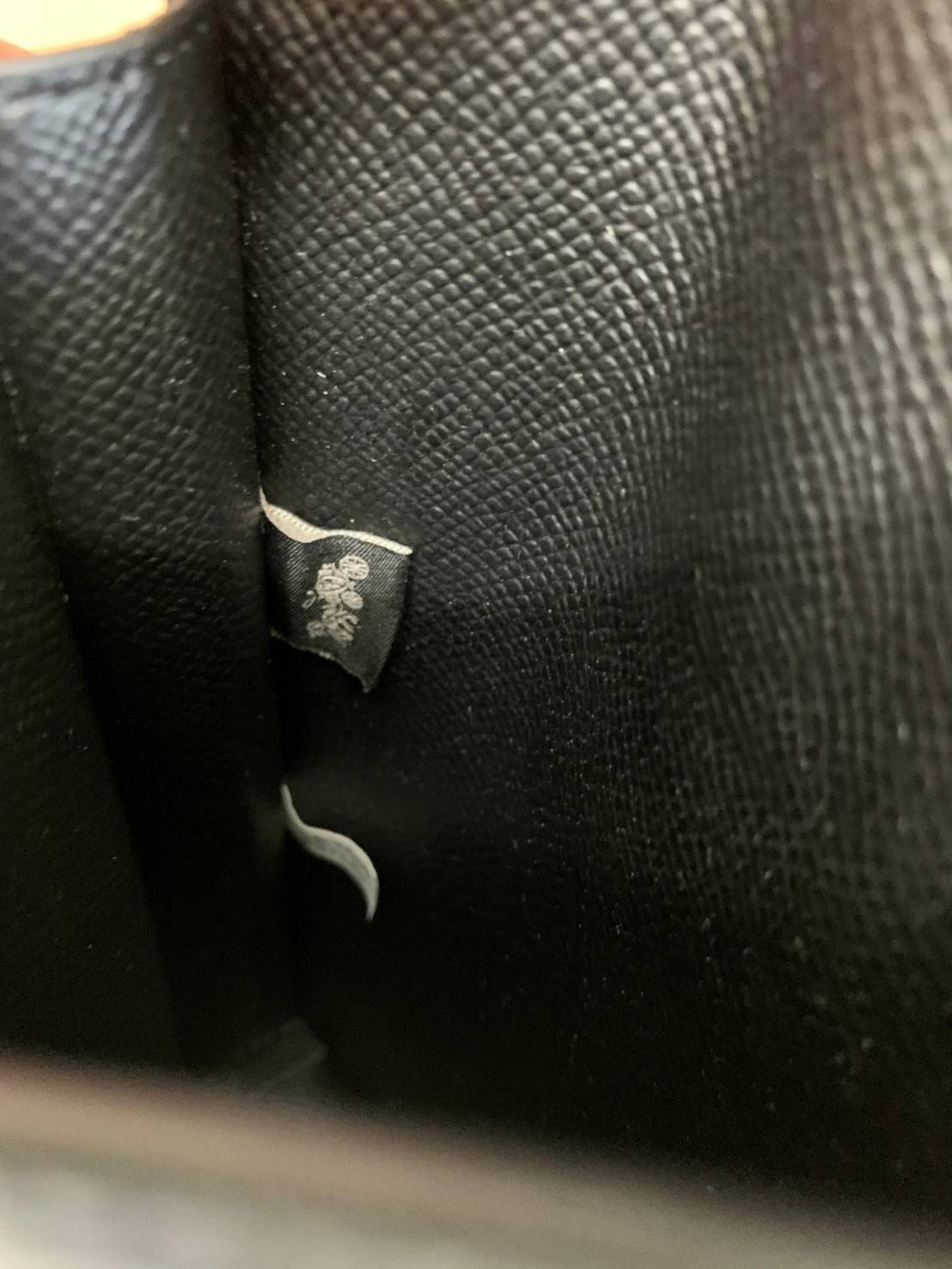 COACH PHONE CASE CROSSBODY BAG ((73486//76988//76357//39955//91046)) COACH NORTH/SOUTH CROSSBODY IN SIGNATURE CANVAS กระเป๋าใส่โทรศัพท์รุ่นนี้ มีความโดดเด่นทั้งดีไซน์และคุณสมบัติในการใช้งาน ด้วยลวดลายที่มีซิกเนเจอร์เป็นเอกลักษณ์แล้ว ด้านหลังยังมีช่องใส่กา