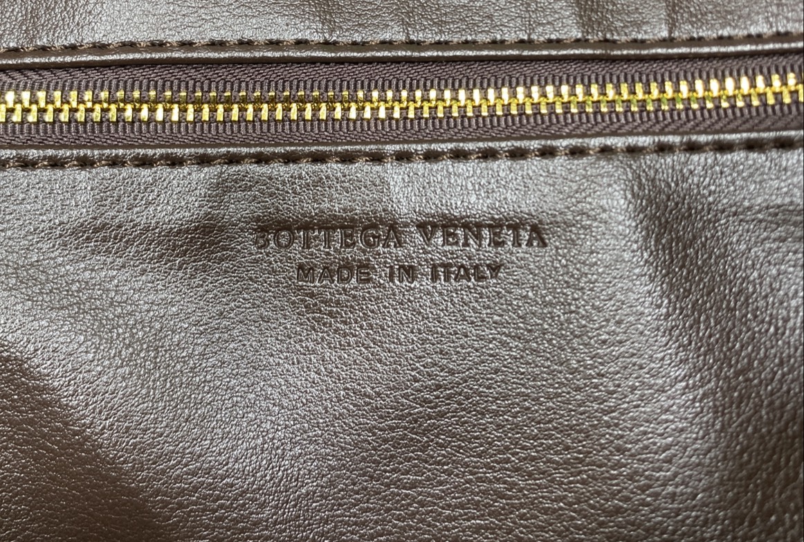 BOTTEGA Large Hop Shoulder Bag 48cm / BOTTEGA Hobo Bag กระเป๋าสะพายไหล่ใบใหญ่ จุของได้เยอะมาก ดีไซส์สานเป็นเอกลักษณ์สวยงาม