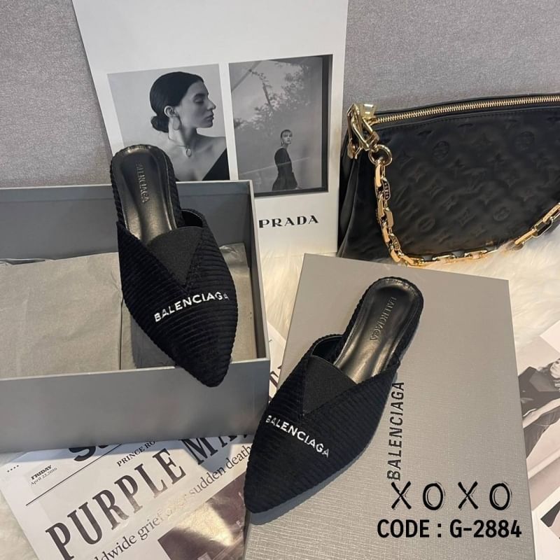 Balenciaga Shoes / BLCG Shoes รองเท้างานสวม วัสดุผ้าลูกฟูก นุ่มมาก ด้านหน้า แต่งยางยืด ปักโลโก้แบรนด์ มีส้นเล็กน้อยทรงเหลี่ยมใส่สบาย ใช้งานไม่เมื่อยน้ำหนะกเบา