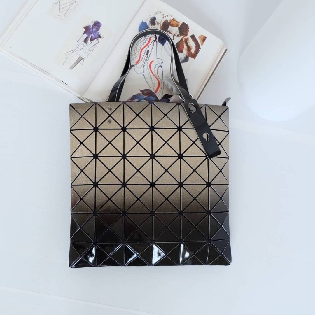 David Jones รุ่น Candy color ใบนี้ มาพร้อมกับน้องกระต่าย สีเข้า set กับกระเป๋าคะ