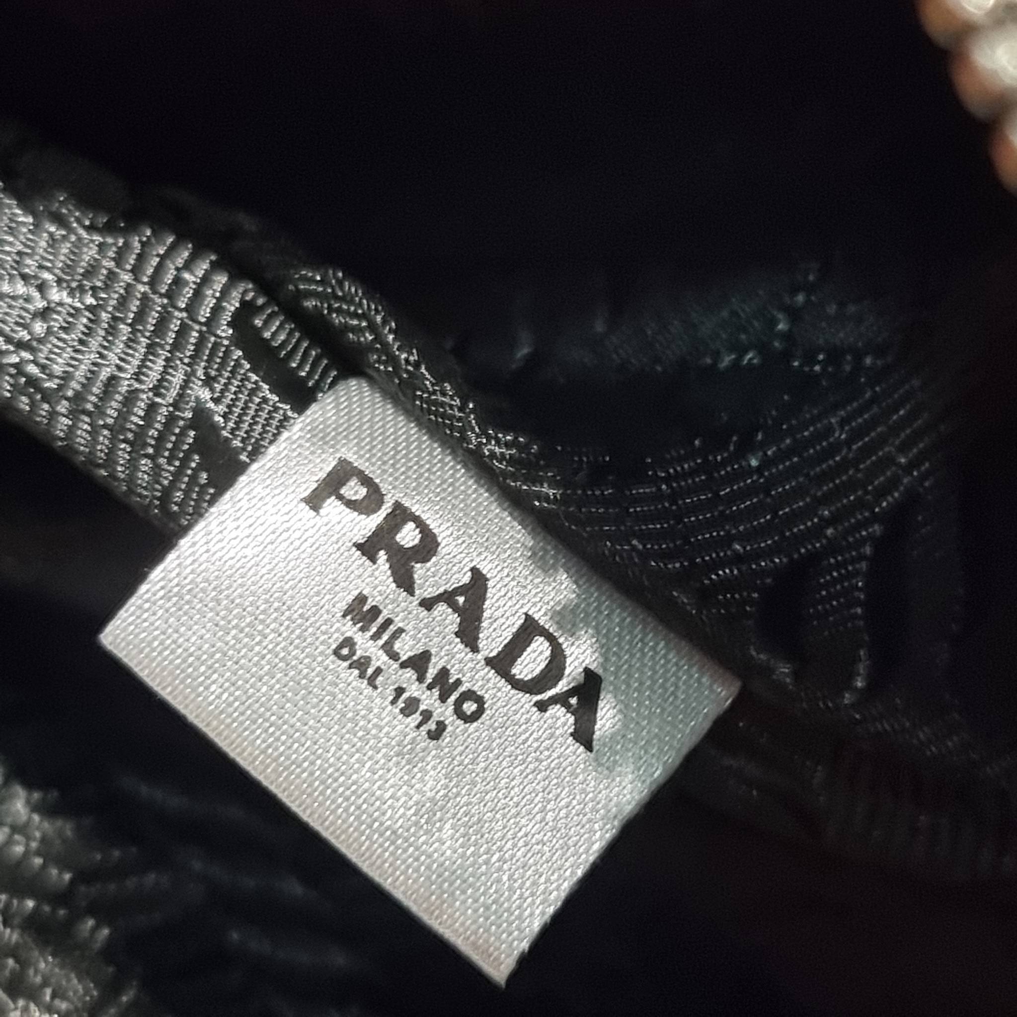 PRADA NYLON BUM BAG / PRADA Nylon Belt Bag กระเป๋าคาดอก รุ่นยอดฮิต ที่ใครๆก็ตามหา ด้วยดีไซน์คลาสสิค ใช้งานง่าย คล่องตัวสุดๆ เปิด-ปิดด้วยซิป ภายในโล่งกว้าง