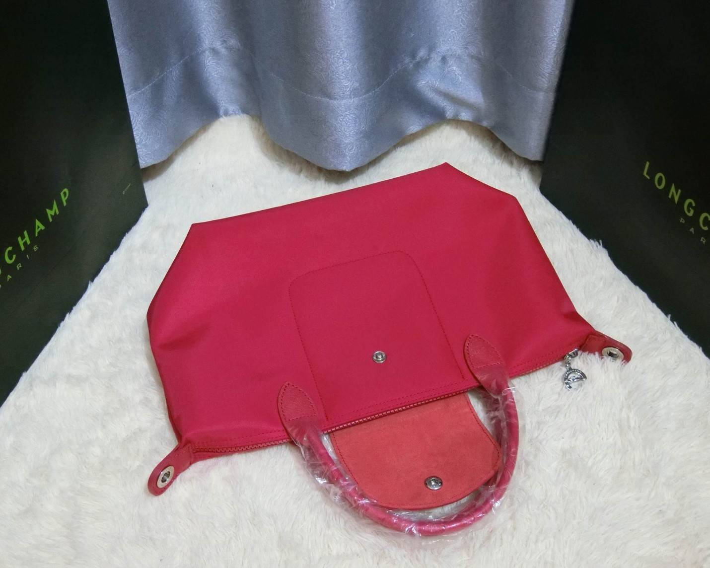 Longchamp Size S สินค้าใหม่ ของแท้!! เป็นล็อตผลิตเกินออเดอร์จากโรงงาน มาพร้อมการ์ด/ถุงผ้าแบรนด์/ถุงกระดาษแบรนด์ Size S: 25 x H. 23 x 16 cm. Color: Rose Pink 270