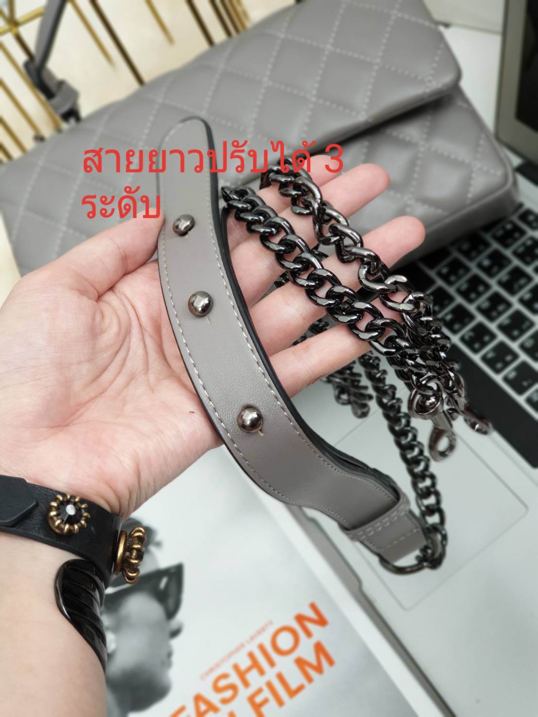 สินค้าเข้าใหม่ KEEP รุ่น Coco chain handbag ✨กระเป๋าทรงหรูวัสดุทำจากหนังแกะสังเคราะห์ หนัง นิ่ม ฟู ตึง สวยอยู่ทรงตามแบบฉบับของแบรนด์ รุ่นใหม่ตัวนี้ปักลายตารางสวยหรู การเย็บประณีตทุกตาราง อะไหล่สีดำ เงา เกรดพรีเมี่ยม ✨รุ่นนี้ดีไซน์มีหูหิ้ว สา