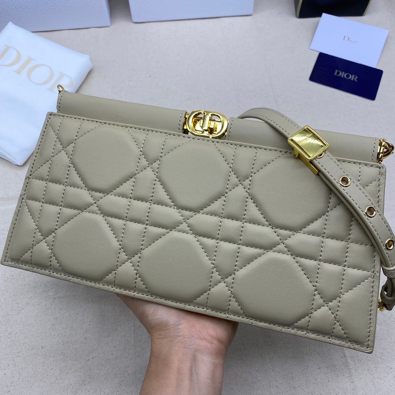 Dior Caro Colle Noire Clutch with Chain Cannage / DIOR Clutch / DIOR BAG พร้อมส่ง 4 สี กระเป๋าสะพายทรงคลัท ดีไซน์เรียบหรู ดูแพง รุ่นนี้คือ ถือแล้วผู้ดีมากค่ะ