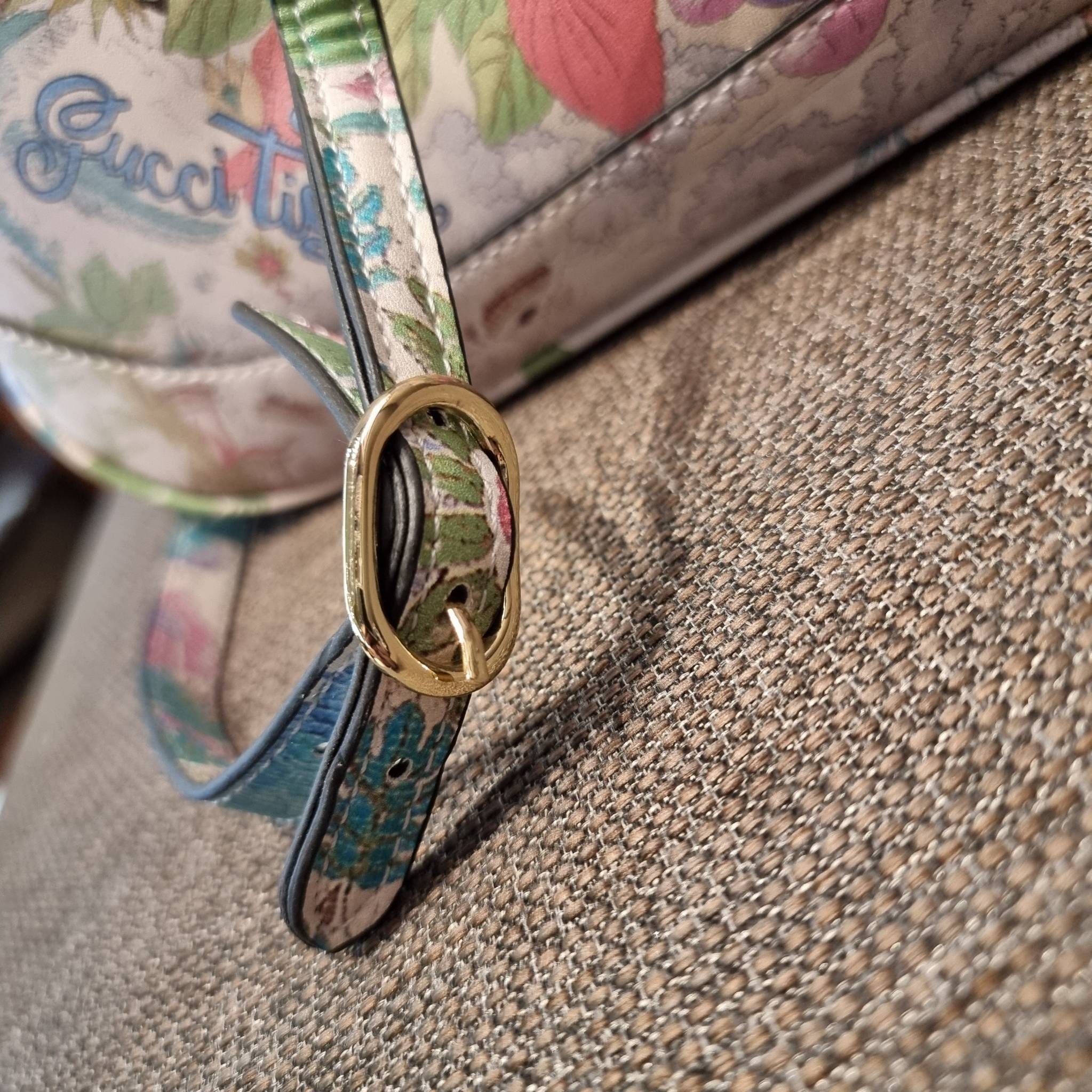 GUCCI SHOULDER BAG โปรเจคฉลองปีเสือ ปังฉุดไม่อยู่!! คอลเลคชั่นยอดฮิต GC multi bag ไซส์ใหญ่น่าสะพาย ดีไซน์ลวดลายชิคมากๆ!! โดดเด่นไม่ซ้ำใคร กับกระเป๋าสะพายวีไอพี พรีเมี้ยมกิ๊ฟที่จะทำให้หลงรักกันไปแบบสุดๆ มีดีเทลแฝงความหรูในตัว วัสดุหนังสังเคราะห์พรินท์ลายคม