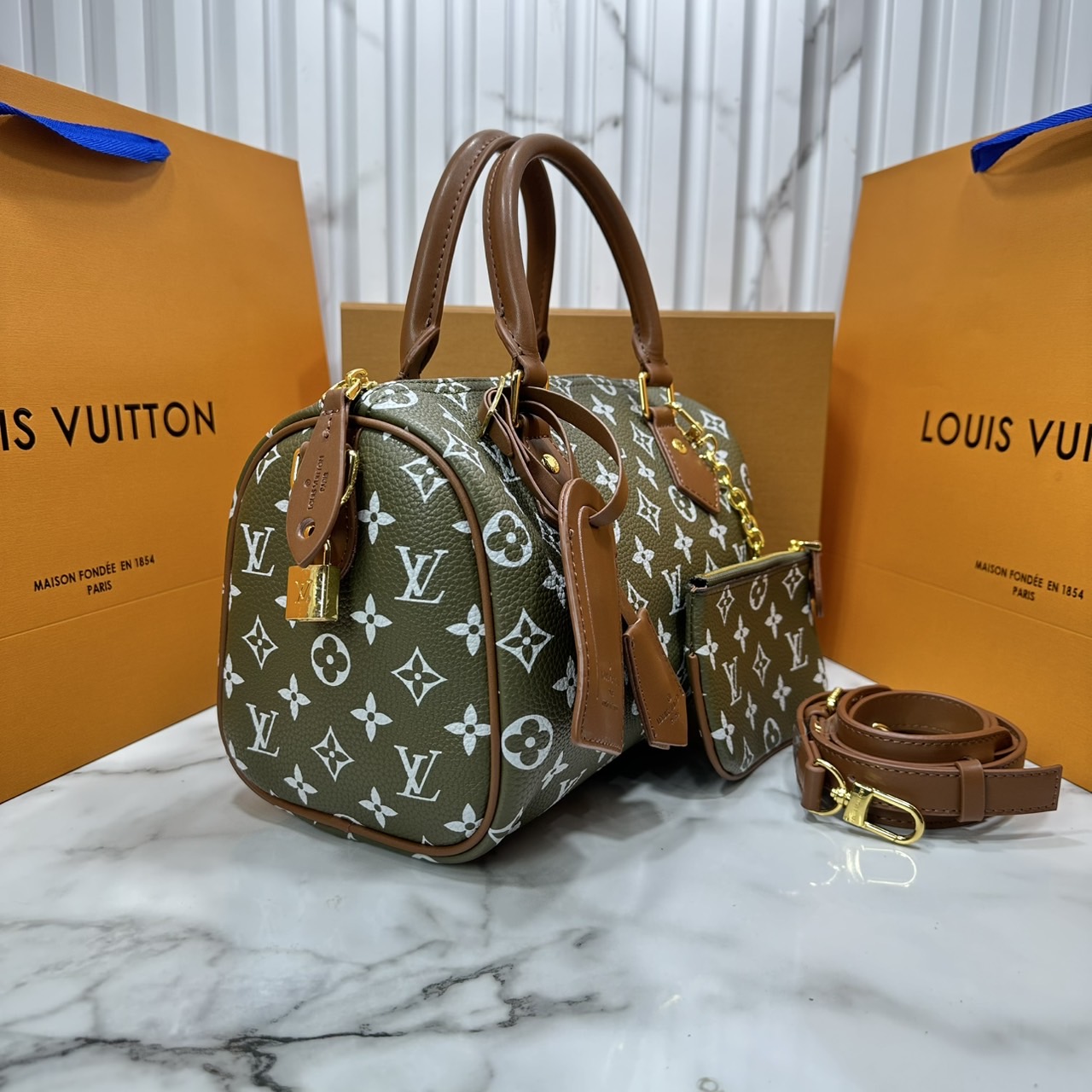 ORI หนังแท้ | LV Speedy P9 Bandoulière 25 Bag กระเป๋าสะพายทรงหมอนสปีดี้ คอลใหม่ล่าสุดหรูหราโดดเด่น รูปทรงใช้งานง่ายสวยตลอดกาล ใช้ได้กับทุกลุค ทุกโอกาส ภายในโล่งกว้างมาก ใส่ของสำคัญได้ครบแน่นอนจ้า
