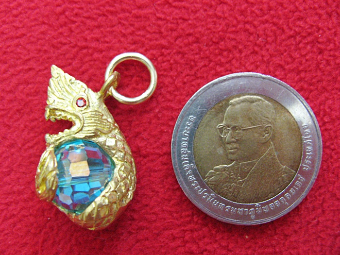 สินค้าหมดค่ะ จี้พญานาคอุ้มลูกแก้วสีฟ้า(มีนาคม,ธันวาคม)พร้อมใบคาถาค่ะ