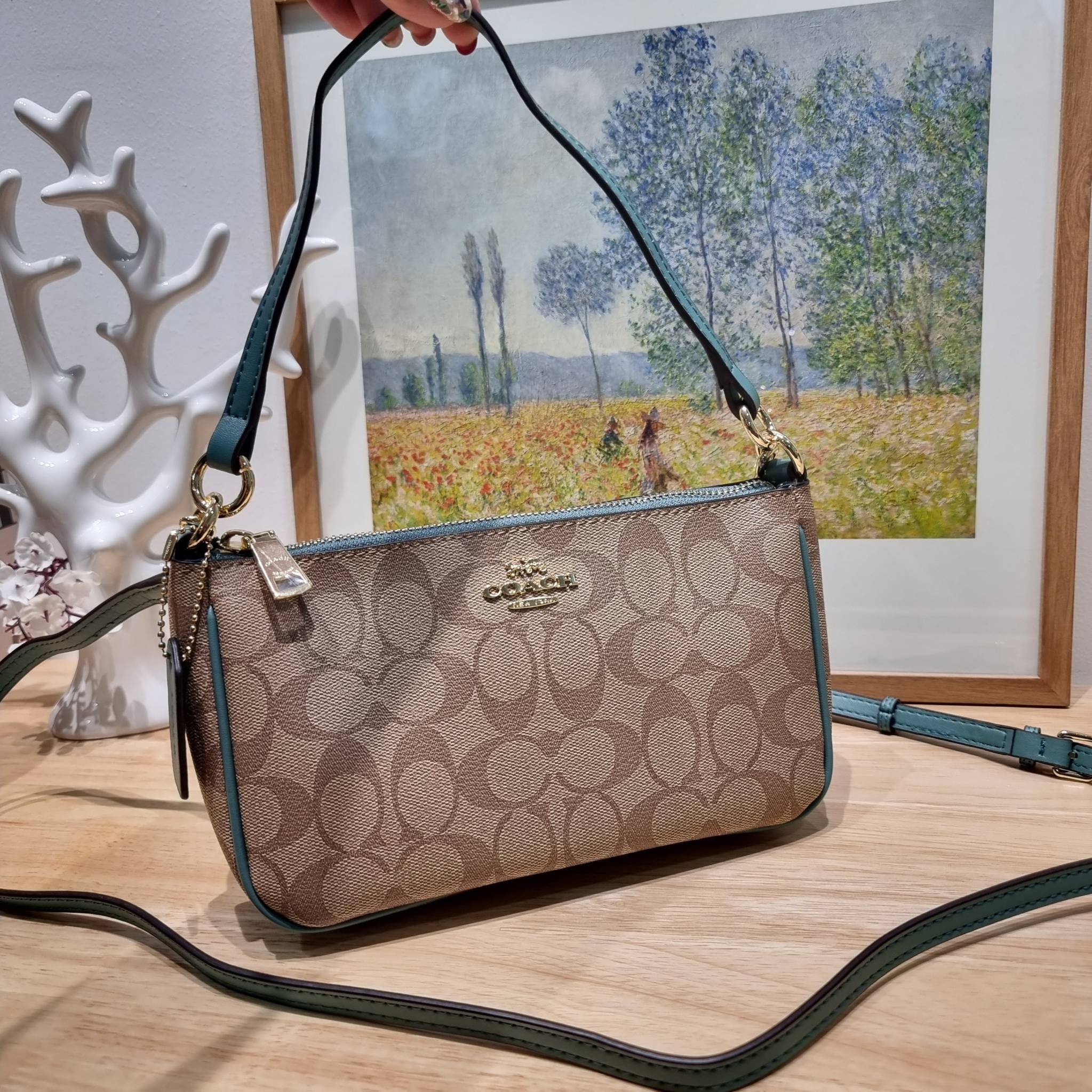 COACH TOP HANDLE POUCH F58321 พร้อมส่ง 9 สี กระเป๋าทรงพอช ยอดฮิต ยกขึ้นแท่น ด้วยดีไซน์ที่ออกมาให้ใช้งานได้ง่าย ขนาดกำลังเหมาะ