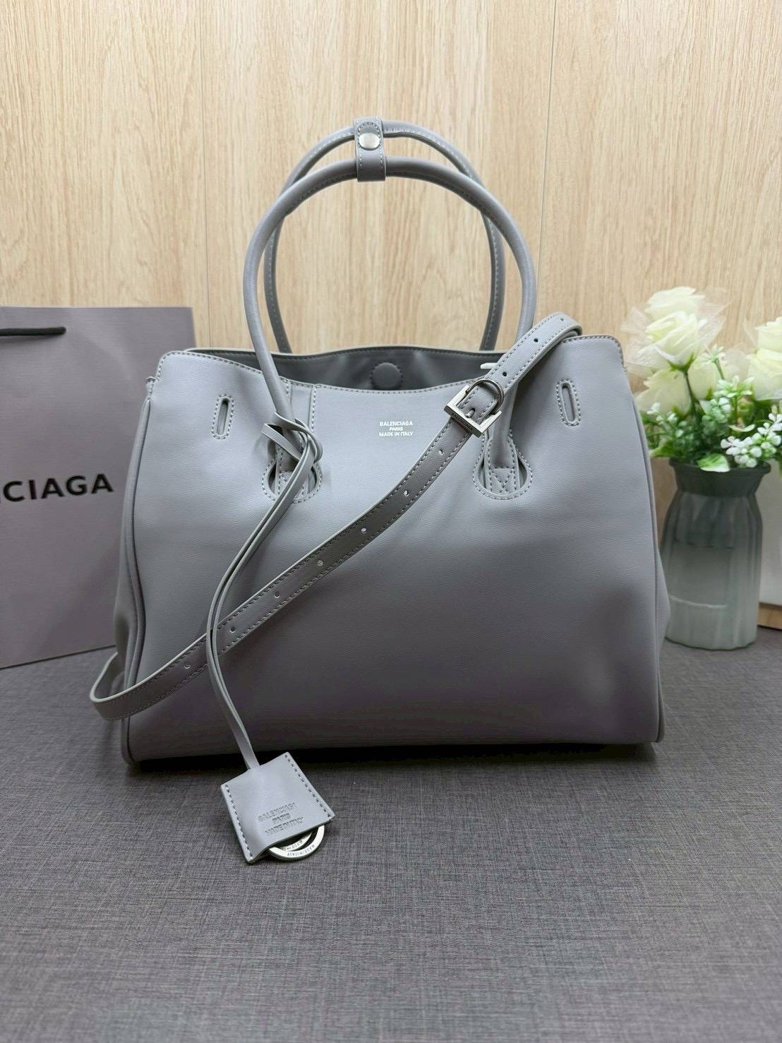 ORI หนังแท้ | Balenciaga Carry All Hampton Bag / Balenciaga Tote Bag 33cm กระเป๋าสะพายทรงโท้ท ภายในโล่งกว้าง ดีไซน์เรียบง่าย เรียบหรู