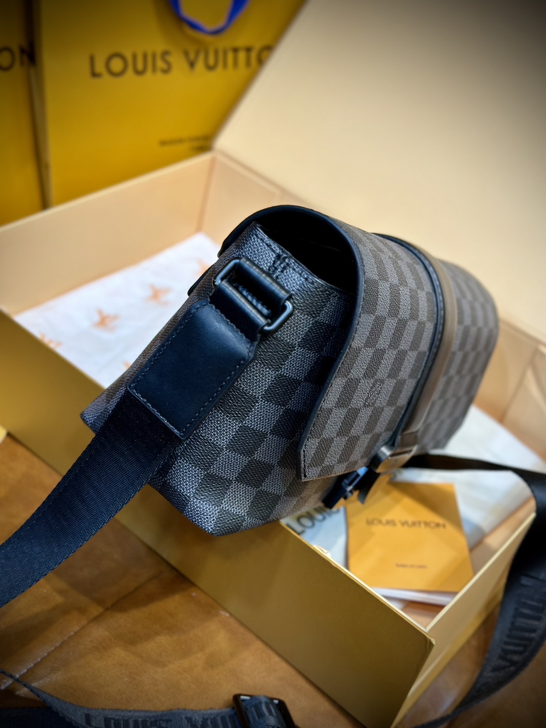 พร้อมส่ง 3 สี LV S-Cape Messenger Monogram Eclipse / LV Messenger Bag กระเป๋าทรงแมสเซ็นเจอร์ แบบคลาสสิกสวยงามเป็นเอกลักษณ์ เกรดออริ