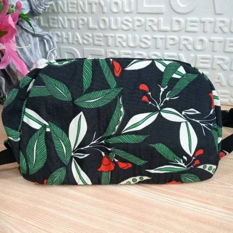 Kipling backpack size M 👍กระเป๋าคอลเลคชั่น Kipling 👍กระเป๋าเป้ ผ้าโพลีเอสเตอร์+ไนล่อน 👍มีหูหิ้วด้านบน 👍สายสะพายหลังปรับระดับได้ 👍มี3ซิปใส่ของ ช่องใหญ่ใส่โนตบุ๊คได้ 👍ด้านข้างมีกระเป๋าเล็กอีก2ข้าง ลายใหม่จาก K