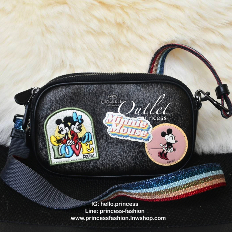 COACH MINI CROSSBODY MINNIE POUCH BAG กระเป๋าสะพาย size mini 2 zip วัสดุหนังลาย signature แต่งลาย minnie เพิ่มความน่ารัก limited edition เปิด - ปิดด้วยซิป แบ่ง 2 ช่องใหญ่ ภายในโล่ง ใส่ wallet กลาง มือถือได้ทุกรุ่น และของใช้จุกจิก พร้อมสายยาวถอด ปรับได้ค่ะ