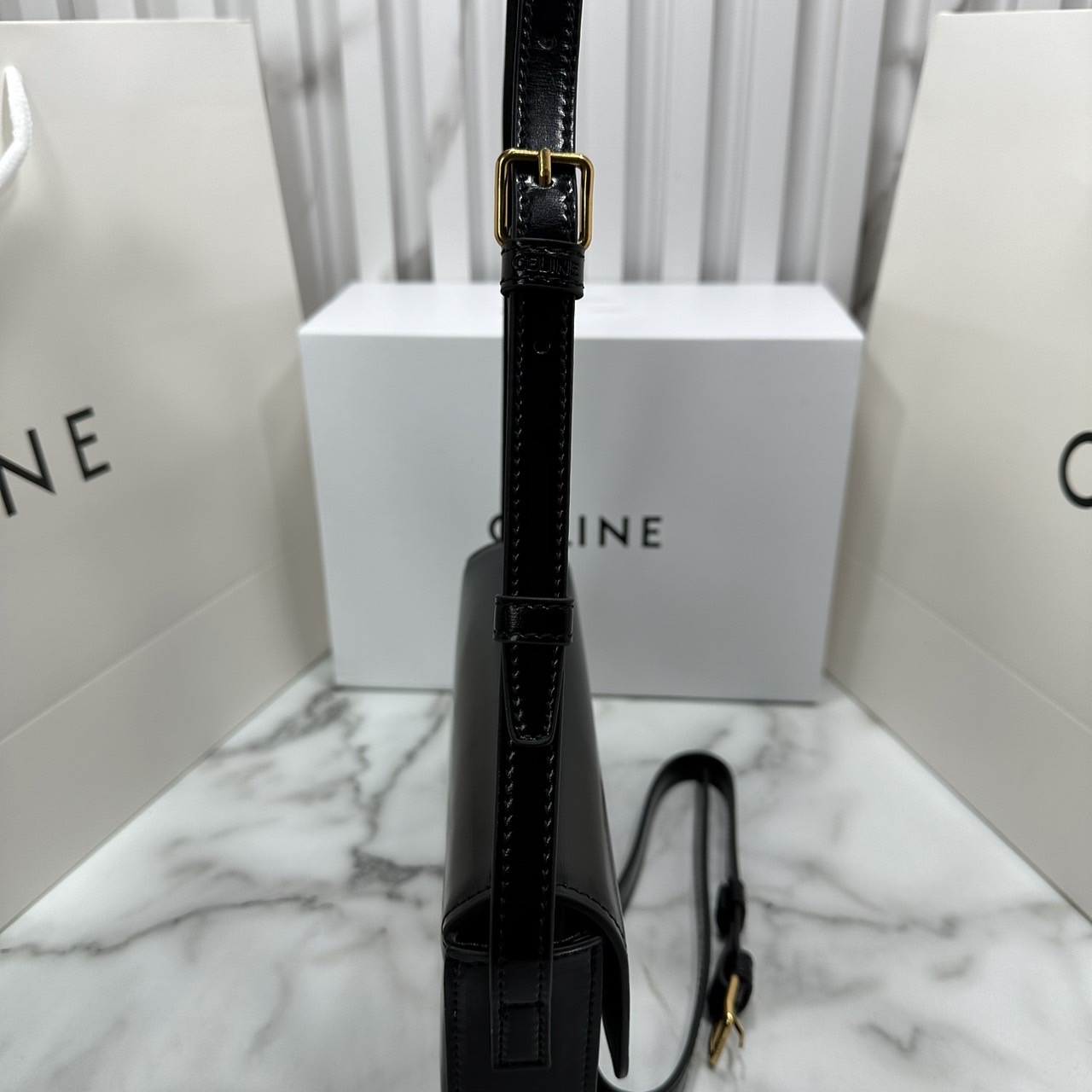 CELINE TRIOMPHE SHOULDER BAG / Celine SHOULDER BAG CLAUDE in shiny กระเป๋าสะพายไหล่ พร้อมสายสะพาย 2 เส้น เกรดออริ 1:1 ใช้งานต่างประเทศได้