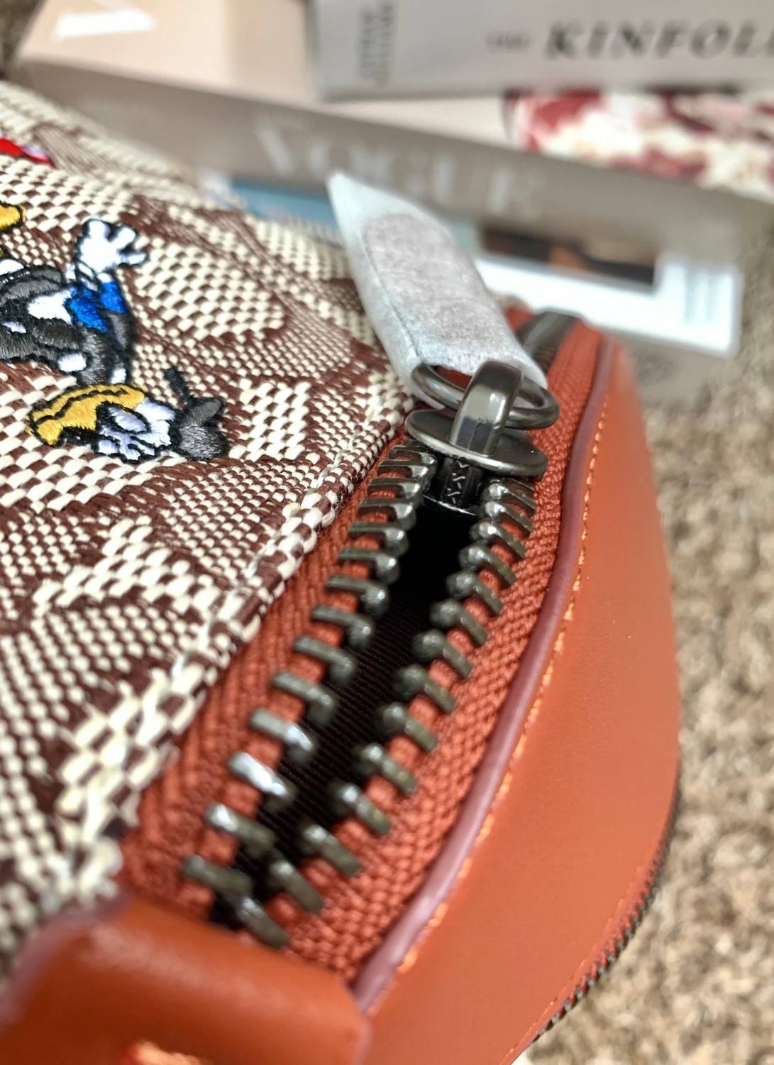 การ์ตูนน่ารักๆ งานปักเน้นๆ สวยงามมากๆค่ะ COACH X DISNEY LEAGUE BELT BAG IN SIGNATURE TEXTILE JACQUARD WITH MICKEY MOUSE AND FRIEND EMBROIDERY ((C8491)) 🌍พร้อมส่งค่ะ! ใช้ได้ทั้งหญิงและชาย