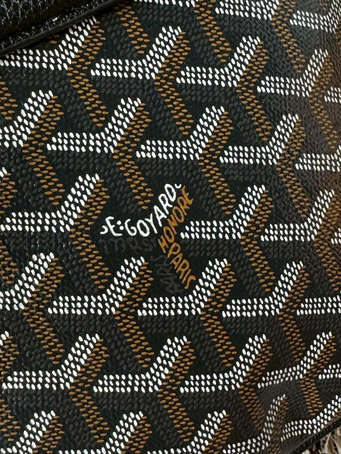 Goyard Beluga Mini Bag กระเป๋าสะพายทรงบัคเก็ต หูจับในตัว ภายในเป็นเชือกรูด น่ารักเกินต้าน เหมาะมากกับสาวๆสายแต่งตัวน่ารัก ขนาดกำลังพอดีไม่เล็กไม่ใหญ่เกินไป ควรมีมากค่า