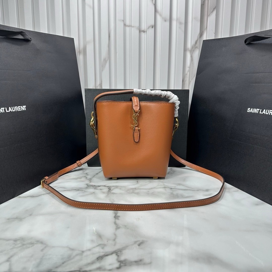 Mini 5" น้องเล็กน่ารักมาก YSL Le 37 in shiny leather Hobo Bag / YSL Bucket Bag / YSL Tote Bag กระเป๋าสะพายทรงโฮโบโท้ท งานหนังสวยเต็มใบ อะไหล่ทองสวยคลาสสิก ราคาแสนดีแนะนำของมันต้องมีจริงๆ