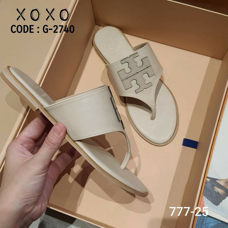 TORY BURCH SANDELS แตะหนีบ งานชนช้อป งานสวยมากคะ วัสดุหนัง PU ด้านหน้าว่างลายโลโก้แบรนด์ เรียบ หรู ดูแพงเกินราคาขายแน่นอนคะ แมทส์เข้าชุดง่าย น้ำหนักเบา