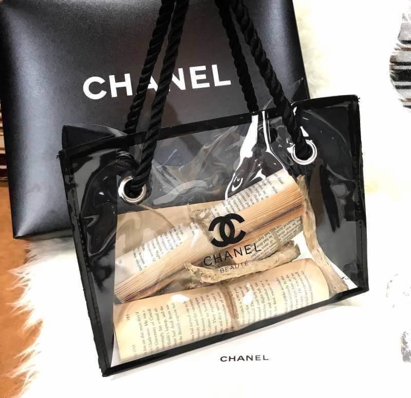Chanel VIP Beaute Clear Transparent Cosmetic Bag & Chanel Cosmetic Hard Case Square With Zip ReStock..Best Seller!!! ซื้อ1ได้ถึง2ใบ...SET หายาก Vip. gift ของแท้ Limited Edition จากผลิตภัณฑ์ Chanel Lelift จากเคาเตอร์ต่างประเทศ ราคาสุดคุ้ม มาพร้อมถุงพลาสติก