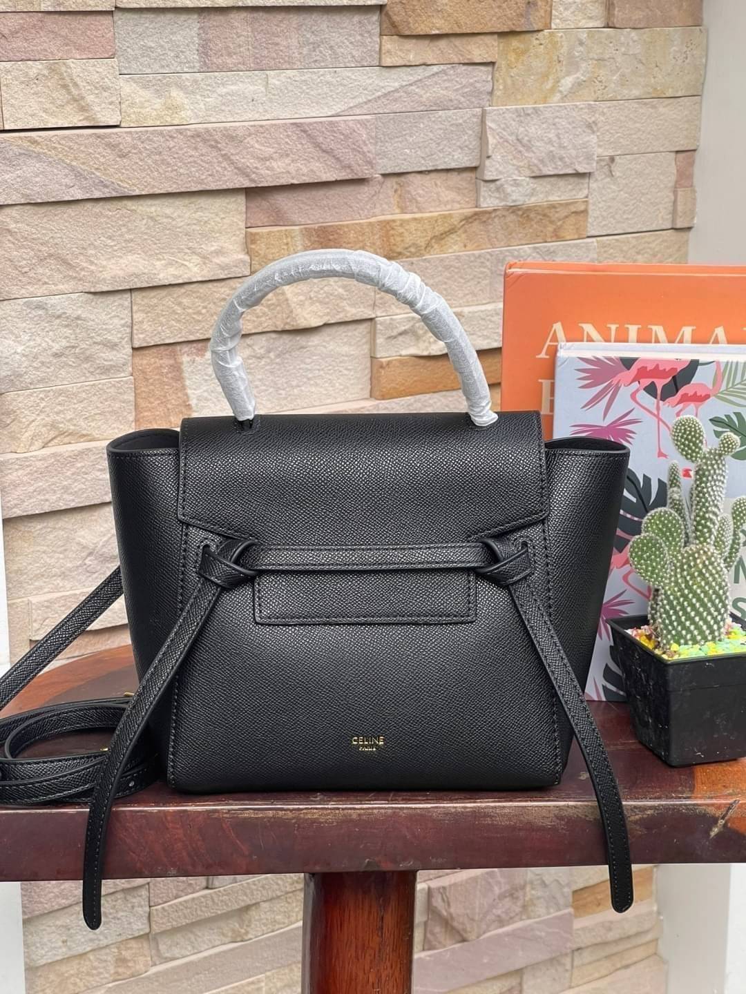 CELINE NANO BELT BAG / Celine Belt Bag กระเป๋าถือที่มีสไตล์มินิมอล และดูเรียบง่าย แต่หรูหรา