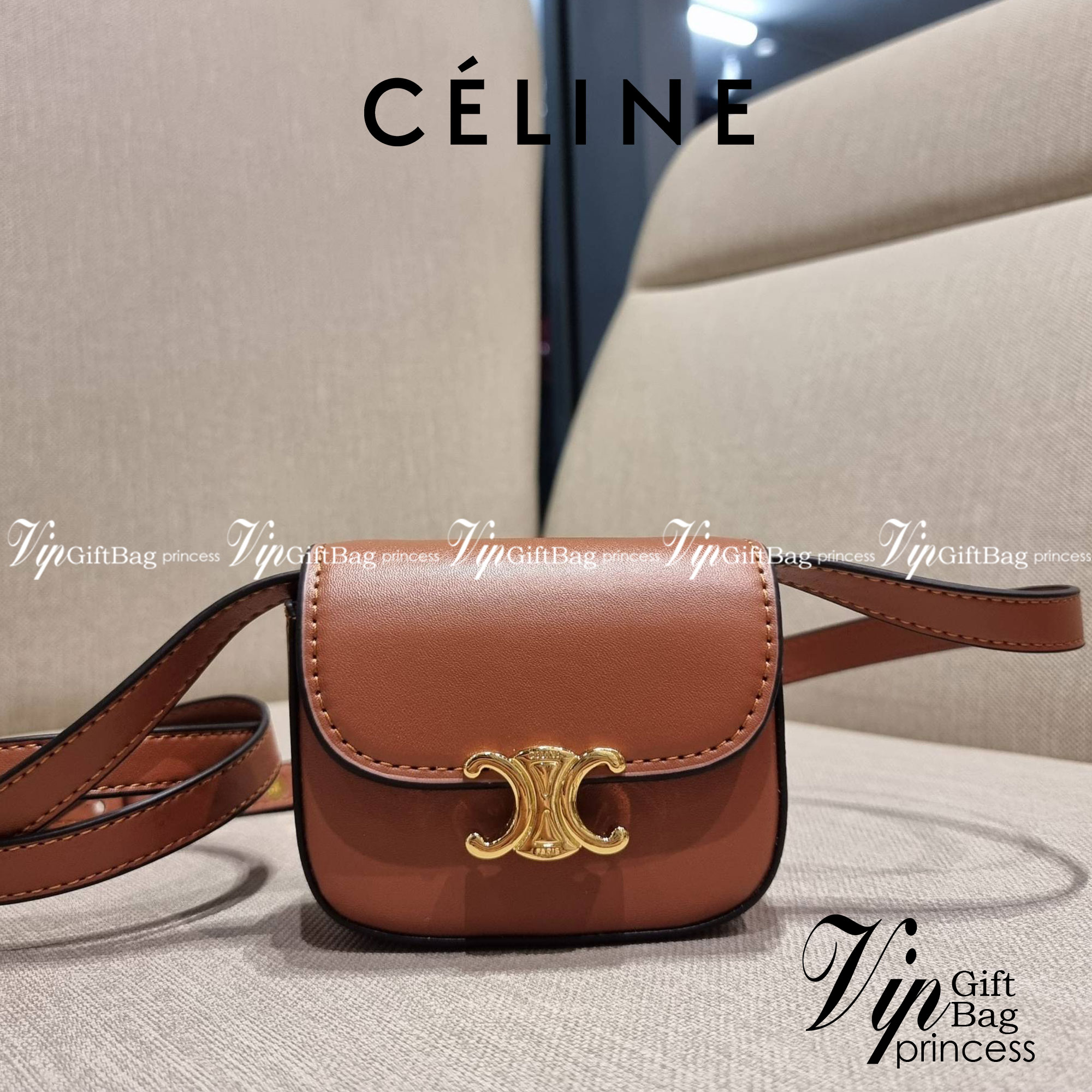 CELINE TRIOMPHE MINI BAG แรร์ไอเท็ม สีลิมิเต็ดในไซส์มินิ กับกระเป๋าสะพายที่เล็กแต่ปังมาก!! ดีเทลเรียบแต่หรู วัสดุหนังแท้ สีคลาสสิค เปิด-ปิดด้วยกระดุมแน่นหนา ภายในเป็นช่องโล่ง สายสะพายถอดได้ ปรับได้ตามชอบ ใบนี้สามารถใส่บัตร ใส่ธนบัตรได้ พกเป็นกระเป๋าสตางค์