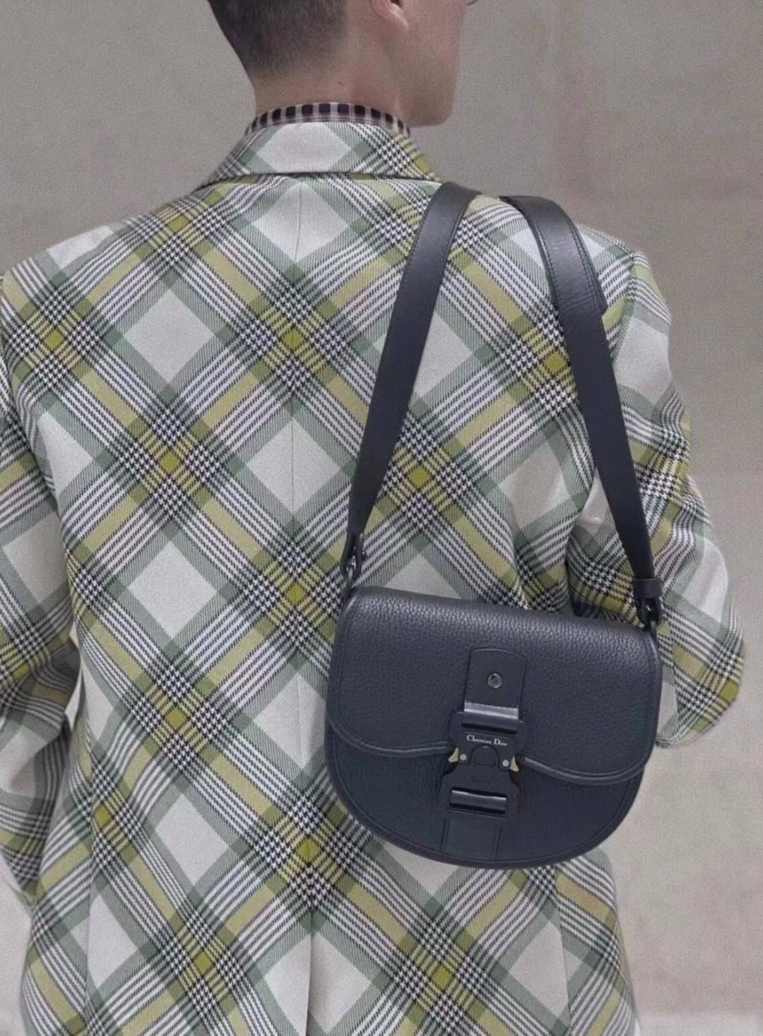 Dior Messenger Gallop Bag / DIOR Mini Gallop Bag with Strap Black Grained Calfskin เกรดใช้งานสลับใบจริงได้ หนังแท้ เทพออริจินอล เป็นรุ่นสั่งทำพิเศษ ภาพสินค้าถ่ายจากงานขายจริงใช้งานต่างประเทศได้