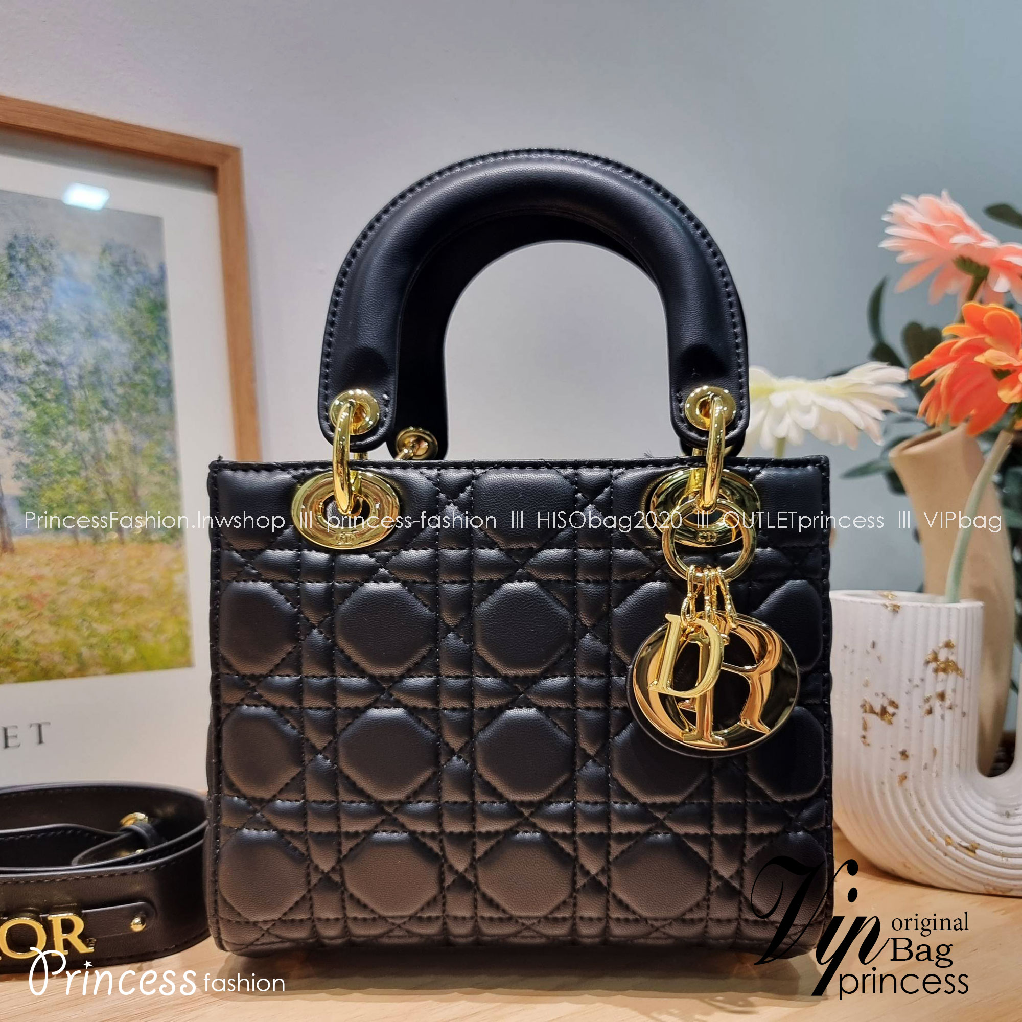SMALL LADY DIOR MY ABCDIOR BAG Black Cannage / CD LADY BAG พร้อมส่ง กระเป๋าสะพายข้างสุดฮอต ดีไซน์เรียบง่าย แต่แฝงไปด้วยความหรูหรา ทรงกล่องคลาสสิค โดดเด่นด้วยพวงกุญแจอะไหล่สีทอง