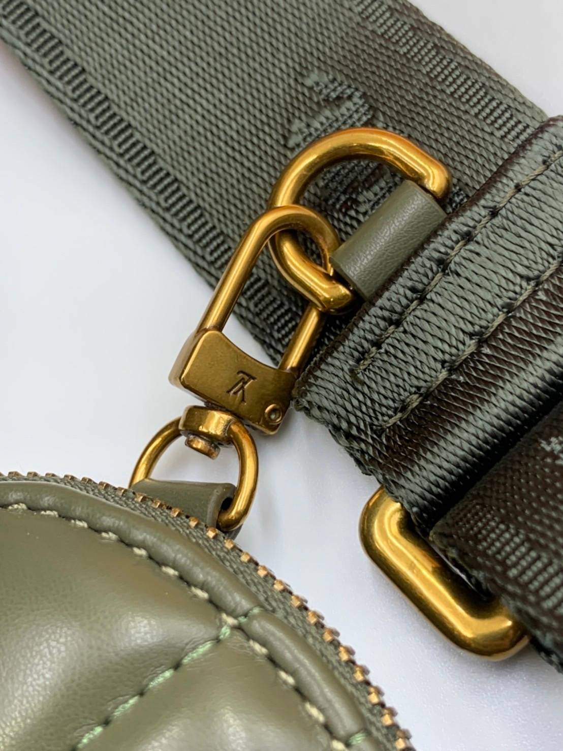 VIP GIFT 】LOUIS VUITTON NEW WAVE MULTI-POCHETTE (4colors)