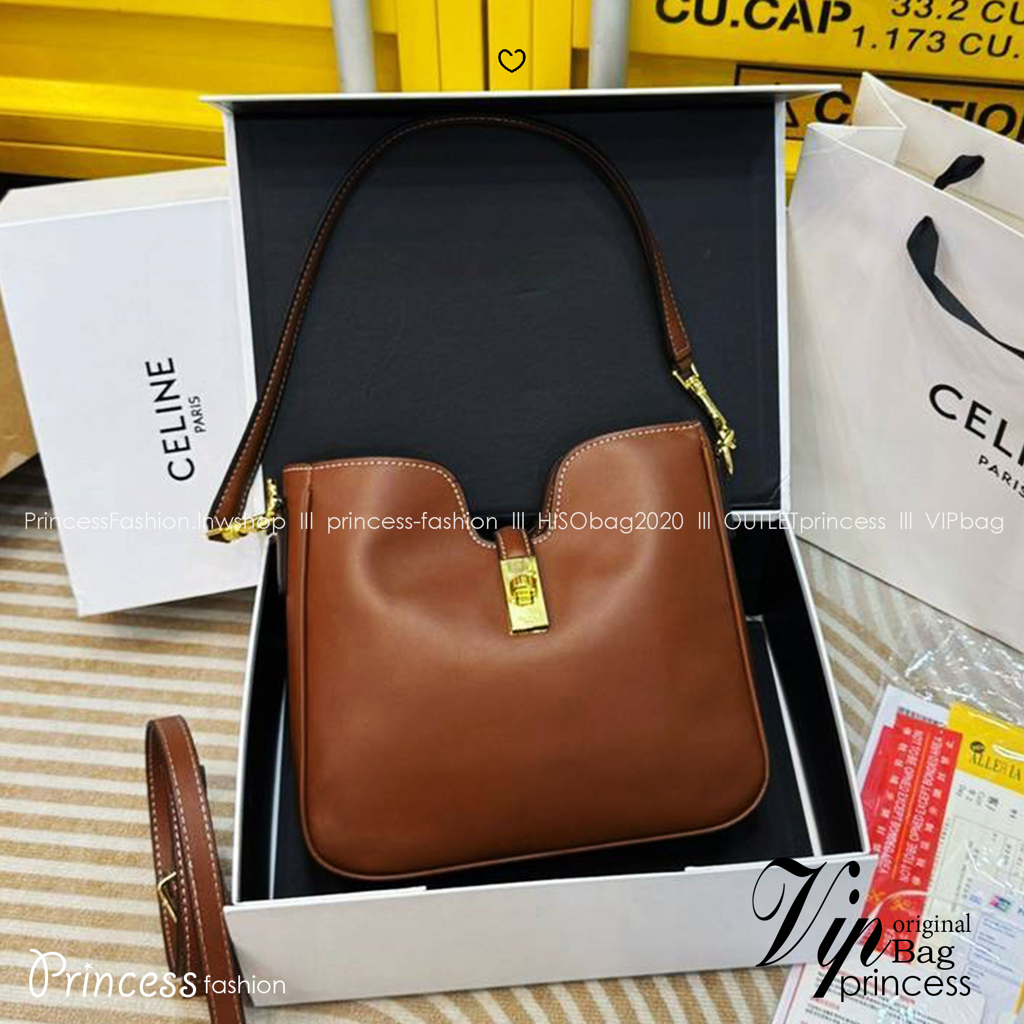 CELINE SMALL CAMILLE 16 SOFT BAG IN SMOOTH LEATHER กระเป๋าทรงโฮโบที่ตัวแม่ตัวมัมใช้กันเยอะสุดๆ ด้วยรูปทรงยอดนิยม สะดวกใช้ด้วยอะไหล่บิดล็อค สีทองสวยโดดเด่น