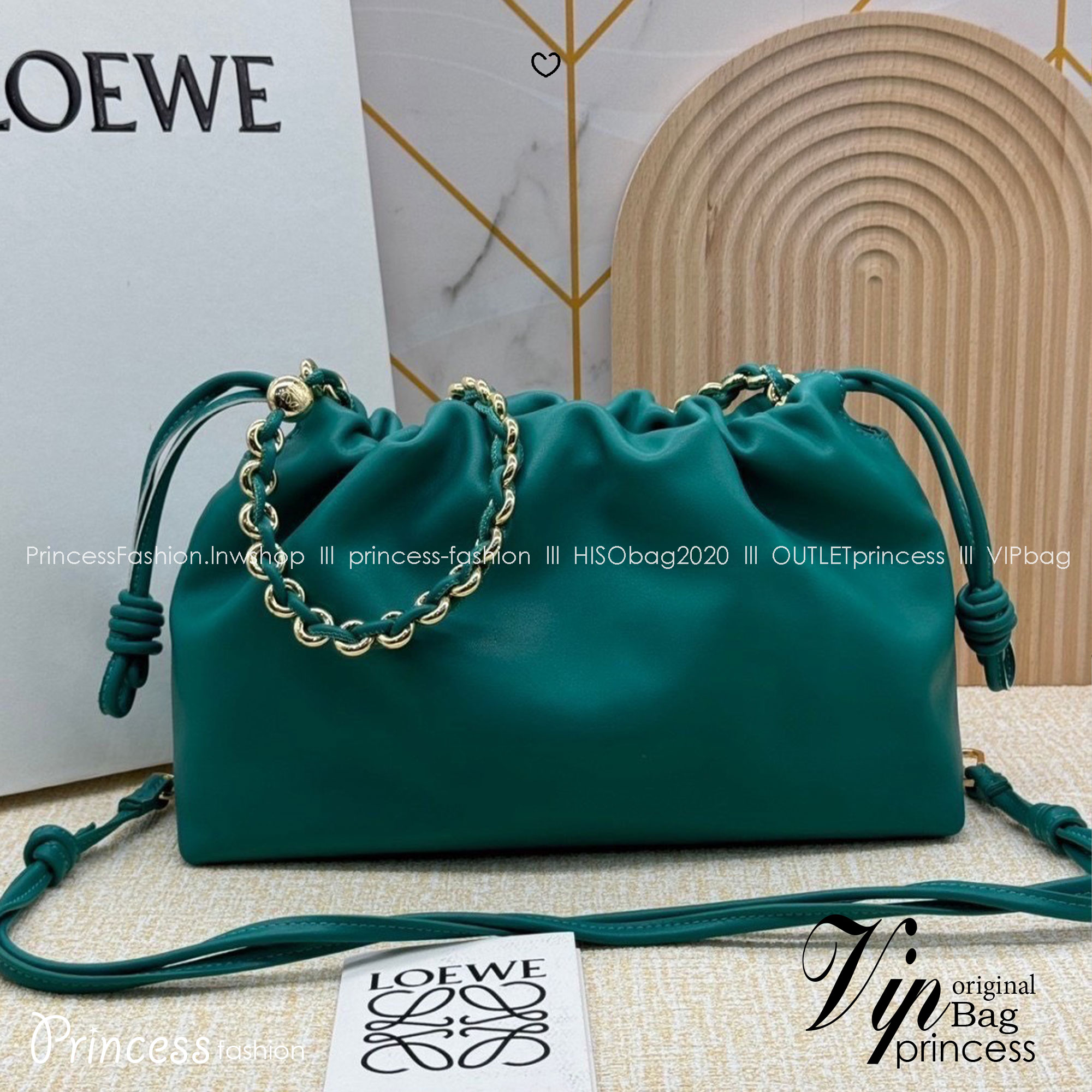 ORI หนังแท้ | Medium Loewe Flamenco purse in mellow nappa leather 30cm กระเป๋าสะพายทรงคลัช เรียบหรูดูแพง เรียบง่ายใช้งานสะดวก หนังแนปป้าให้สัมผัสนุ่มสบายผิว มาพร้อมสายสะพายร้อยห่วงหรูหรา