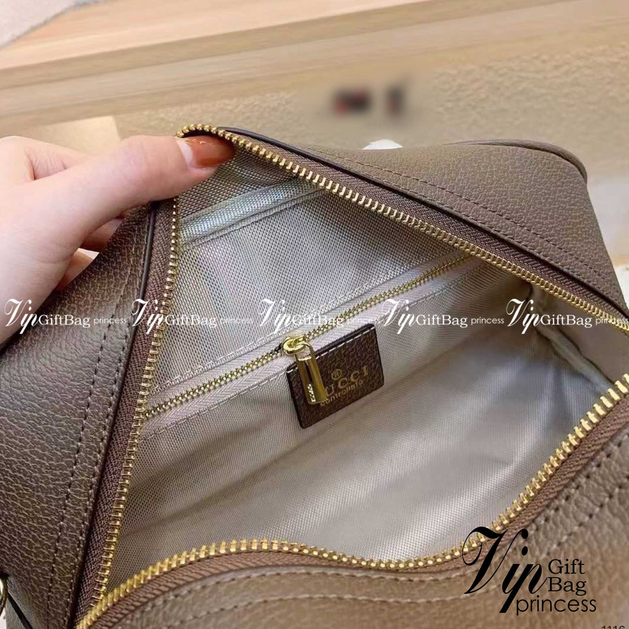 GUCCI Ophidia medium GG top handle bag กระเป๋าสะพายใบกลาง จุของได้เยอะ สายถอดได้ งานปั้มทุกจุดสวยน่าใช้ โทนสีใช้งานง่ายเป็นเอกลักษณ์แบรนด์ แมตช์กับเสื้อผ้าได้ง่าย เสริมลุคสาวมั่นได้ลงตัว