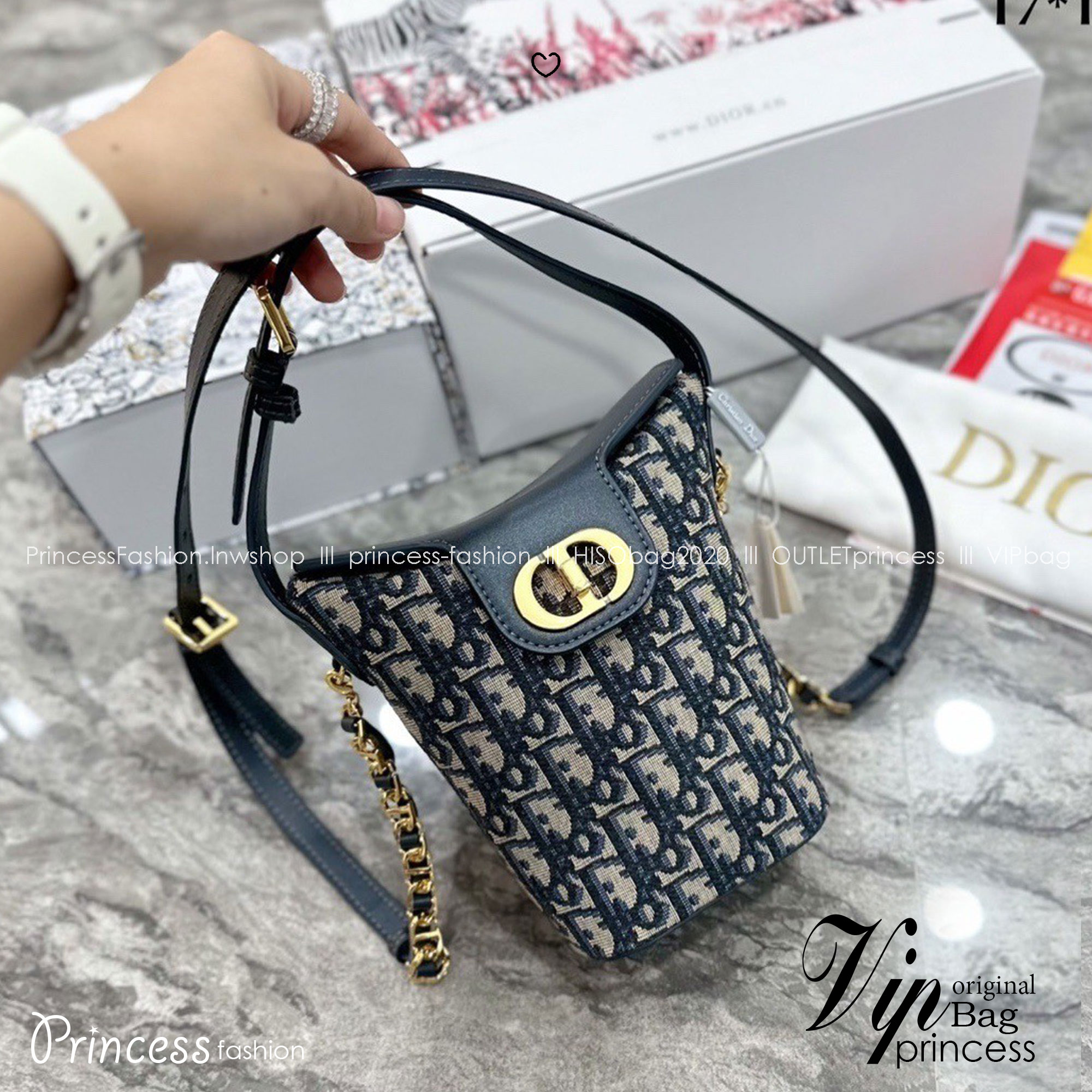 DIOR 30 Montaigne Dior Amber Mini Bucket Bag Blue Oblique Jacquard กระเป๋าทรงถัง บัคเก็ตน่ารัก สวยหรู งานดีมากมาพร้อมกล่องแบรนด์