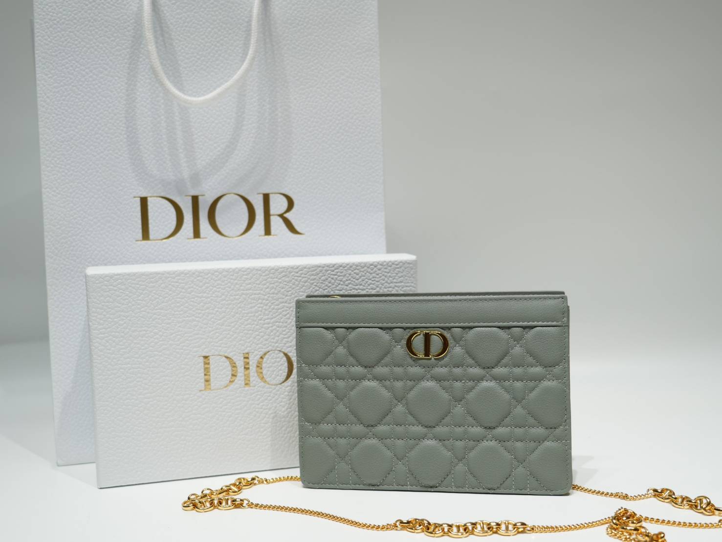 Caro Every Dior Pouch / Dior Clutch Bag Cloud Supple Cannage Leather กระเป๋าทรงคลัชพอช หนังแท้ ทรงเสนห์ผสมผสานดีไซน์ทันสมัยและใช้งานง่ายได้จริงหลายโอกาส เกรดท็อปออริ เทียบแท้ 1:1 ใช้งานต่างประเทศ