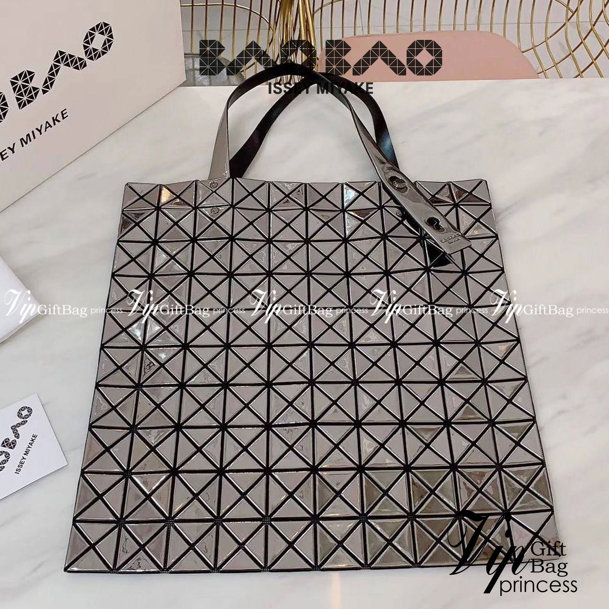 BAOBAO ISSEY MIYAKE 10x10 BLOCK TOTE BAG 39cm กระเป๋าถือทรง shopping โท้ทใบใหญ่ลายตาราง เกรดออริจินอล ภาพสินค้าถ่ายจากงานขายจริง ใช้งานต่างประเทศได้
