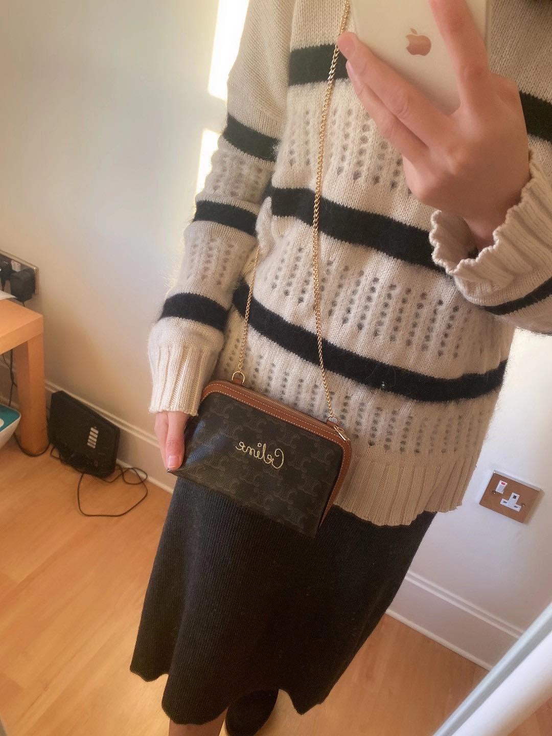 CELINE POUCH 16cm / CELINE TRIOMPHE Triumphal Arch Canvas / CELINE CLUTCH WITH CHAIN ภาพถ่ายจากสินค้าจริง พร้อมส่งที่ไทย ใช้งานต่างประเทศได้ กระเป๋าคลัทช์ดีไซน์เรียบหรูออกแบบมาได้อย่างลงตัว