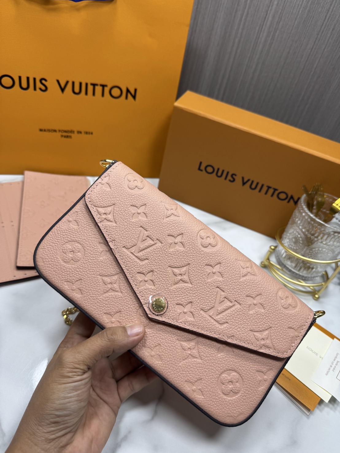 OP ORI หนังแท้ | LV Felicie Pochette bag in soft Monogram Empreinte leather กระเป๋าสะพายทรงพอชขนาดกะทัดรัด หนัง Monogram Empreinte เนื้อนุ่มประทับลาย Monogram สุดไอคอนิก