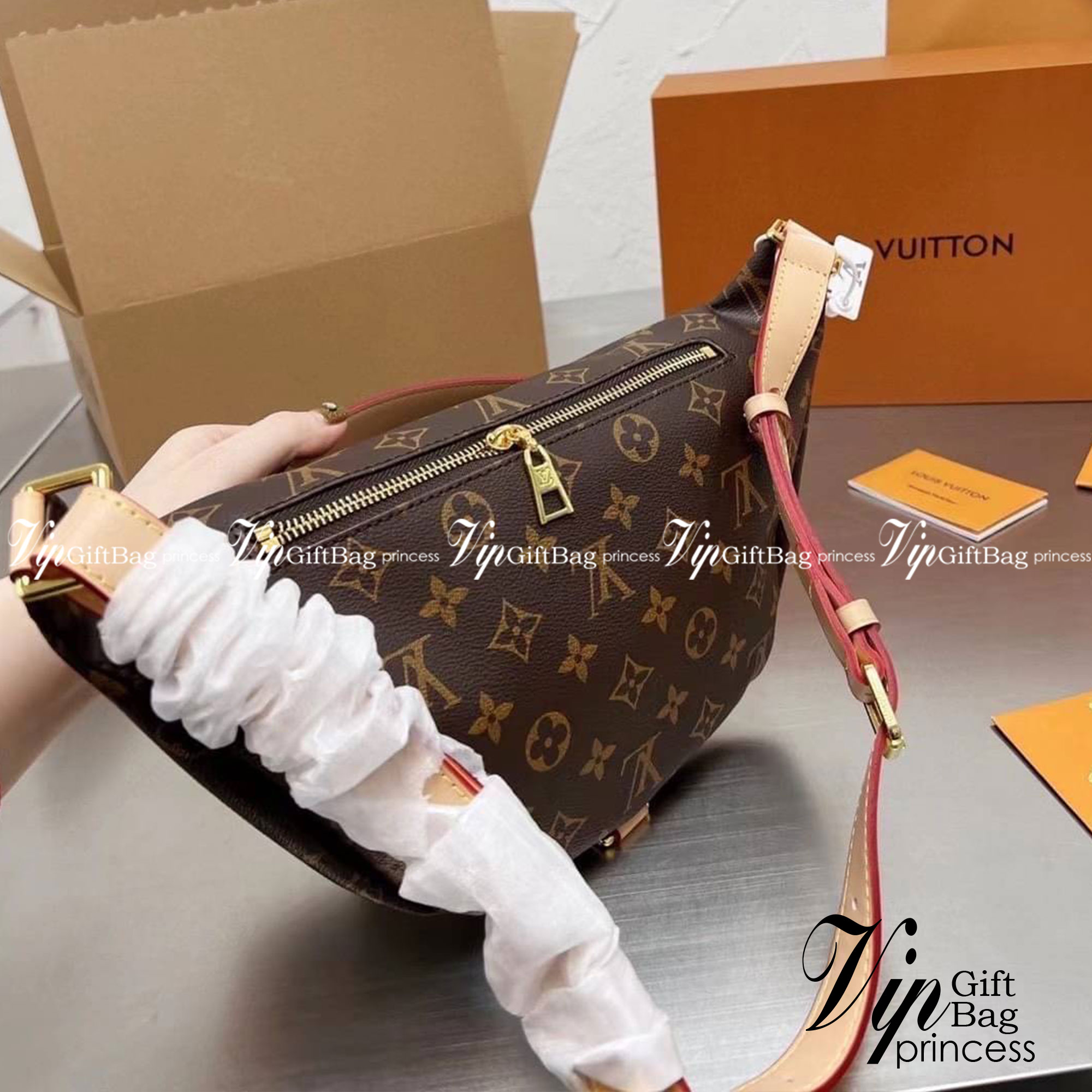 LV BUMBAG MONOGRAM กระเป๋าคาดอกหลุยส์ รุ่นใหม่ ของใหม่ พร้อมส่ง ทรงสวย จุเยอะ เบามากๆ ใช้ได้ทั้งหญิงและชาย