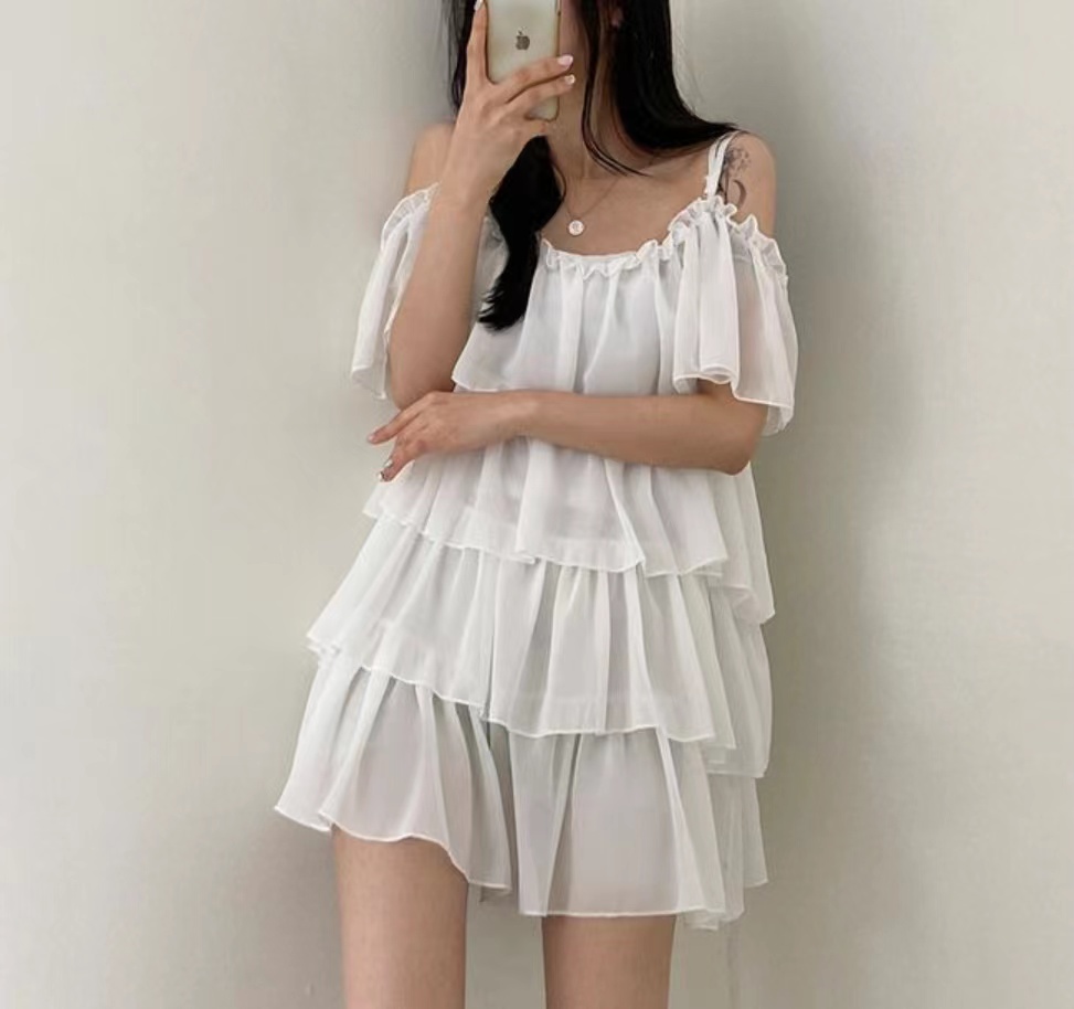 พร้อมส่ง 2 สี 🧁🎠🎀 Fon dress เดรสระบายสุดน่ารักผ้าพริ้วๆ (IN37786)