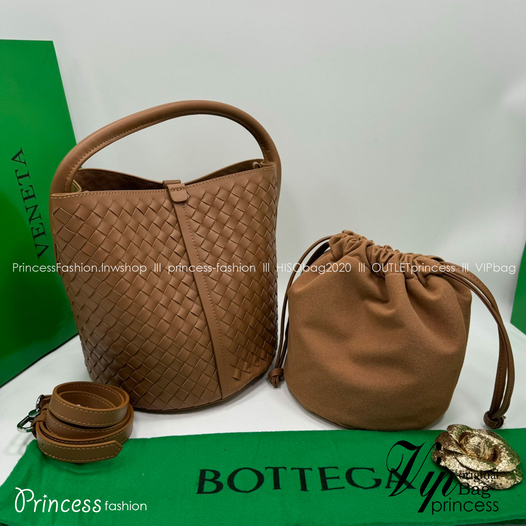 BOTTEGA MINI CABAT LEATHER TOTE BAG 19cm กระเป๋าสะพายขนาดมินิ พร้อมใบลูก ดีไซส์สานเป็นเอกลักษณ์ หนัง nappa นิ่มสวยงาม