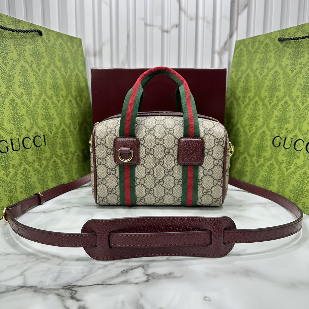 ORI หนังแท้ | GUCCI Mini GG handbag Soft Supreme 20cm / GUCCI Keepall Bag กระเป๋าสะพายทรงหมอนใบเล็ก สไตล์นี้ตีความรูปทรงกระเป๋าบอสตันโฉมใหม่ด้วยรายละเอียดผ้าแคนวาสแถบ Web