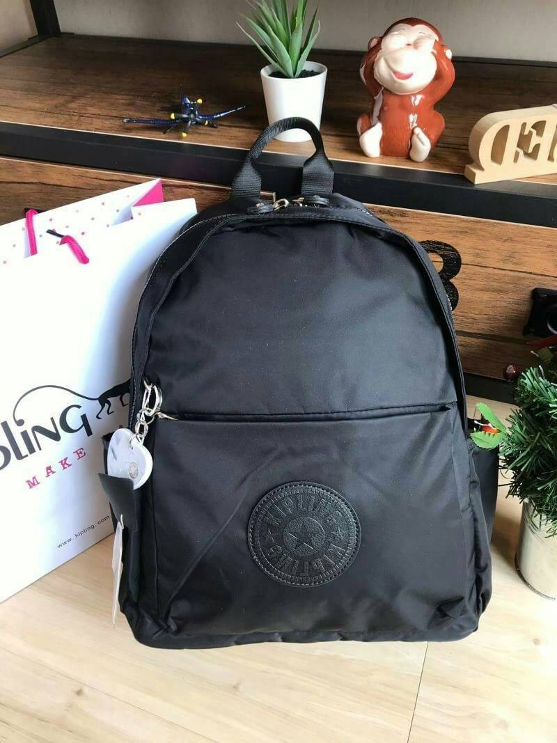 KIPLING IMMIN BACKPACK อีกcollection!ของรุ่นImmin กระเป๋าเป้สะพาย วัสดุPolyamide100% กันน้ำได้ ขนาดกำลังดี ใช้งานได้ทุกวัน เปิดปิดด้วยซิปคู่ ภายในมีช่องแยกเป็นสัดส่วน ประดับพวงกุญแจรุปหัวใจลายหินอ่อน ถอดแยกใช้งานได้ ราคาสุดคุ้มเลยคร้า!!