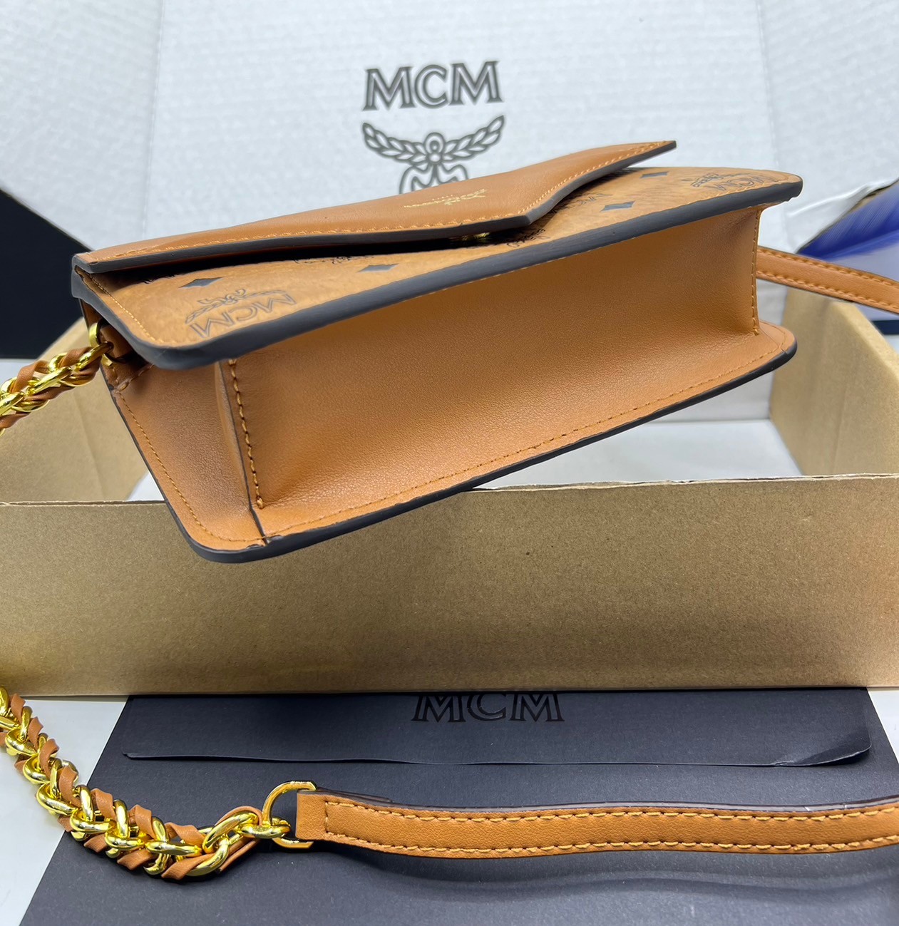 M.C.M DIAMOND SHOULDER BAG IN VISETOS LEATHER MIX กระเป๋าสะพายดีไซน์ใหม่ แรงบันดาลใจรูปทรงมาจากเพชรสวยงาม เกรดท็อปออริ 1:1 สลับแท้