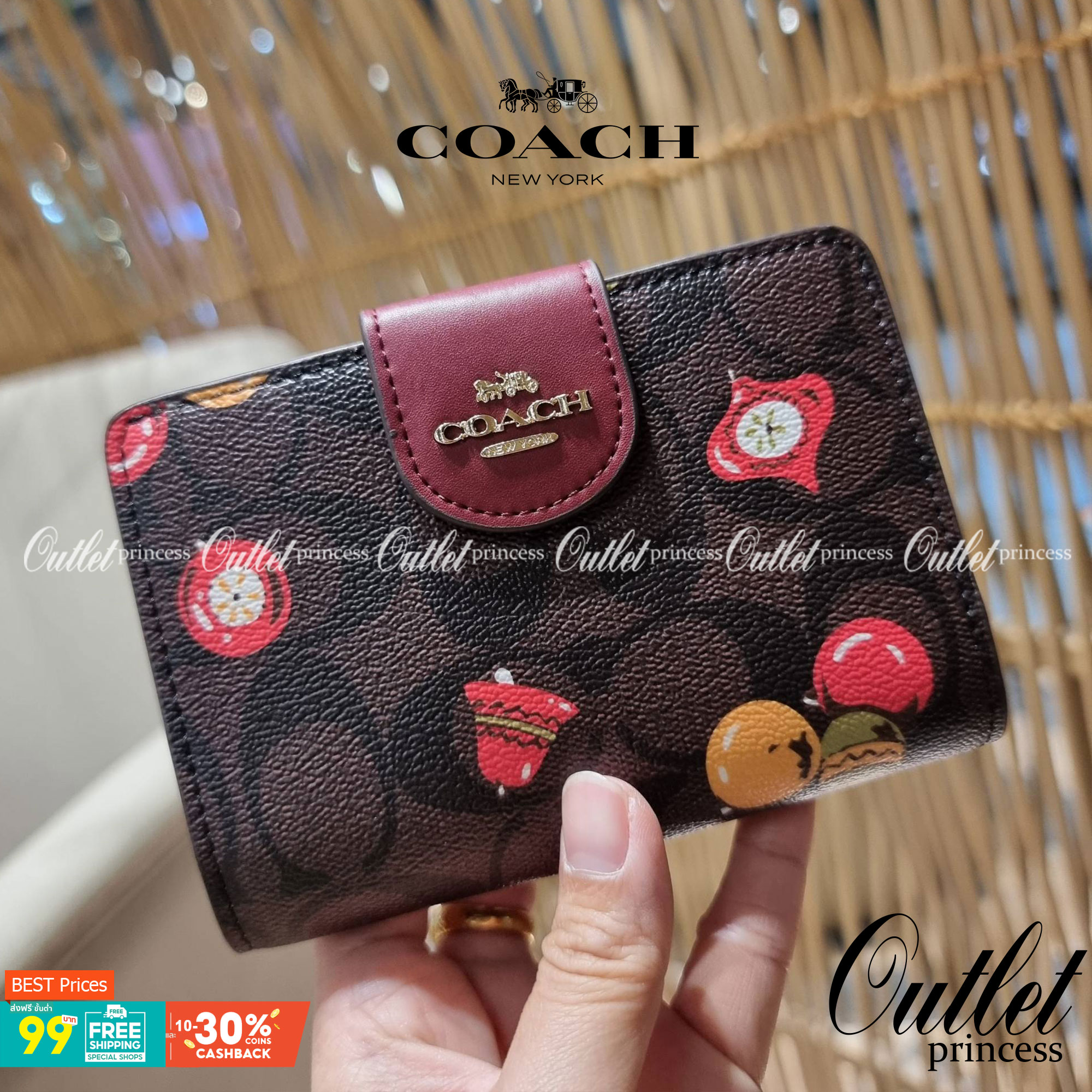 COACH C7414 MEDIUM CORNER ZIP WALLET WITH ORNAMENT PRINT คอลเลคชั่นใหม่ กระเป๋าสตางค์ใบกลาง ดีไซน์ใหม่ สุดหรู คละลายพริ้นท์เต็มใบ น่าใช้ไปอีก วัสดุหนังแคนวาสเคลือบลาย ภายในมีช่องใส่บัตร ใส่ธนบัตรได้ครบ และมีช่องซิปแยก ใบจริงสวยมากๆ แนะนำจ้า ราคาสุดคุ้มครบ