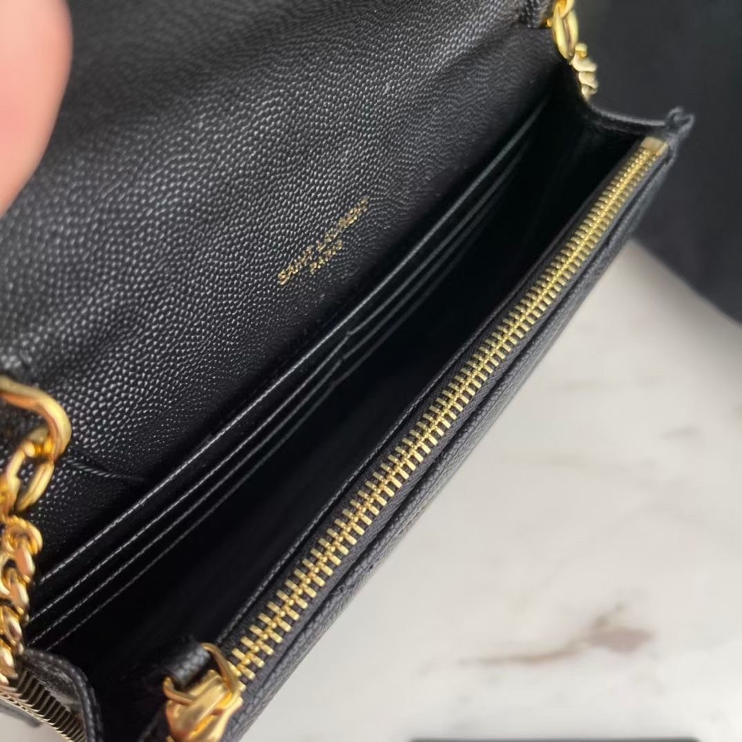 VIP 】หนังแท้ YSL Saint Laurent Envelope WOC 7.5” กระเป๋าเงิน wallet on chain ที่มาพร้อมสายสะพายแบบโซ่ ขนาด 7.5” หนังวัวติดโลโก้ YSL มีทั้งอะไหล่เงิน ทอง และดำ ด้านในมีช่องซิป และช่องใส่การ์ด 6 ช่อง เรียบหรู คลาสสิคมากๆ เลยค่ะ