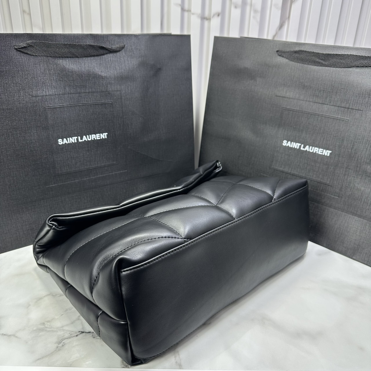 ORI หนังแท้ | 32cm YSL PUFFER Medium in Nappa leather กระเป๋าสะพายรุ่นยอดนิยม ทรงสวย ใช้ได้บ่อยไม่มีเบื่อ วัสดุหนังสัมผัสนิ่มมือ ดีไซน์เรียบหรู ดูแพง สะพายได้หลากหลาย