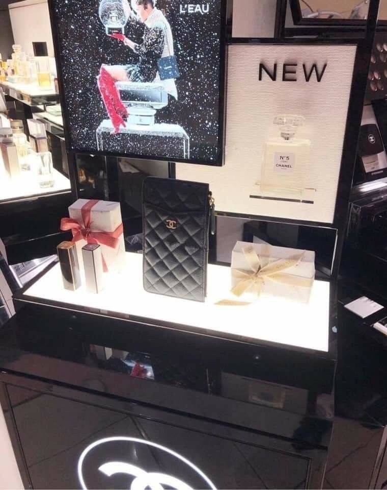 พรีเมี่ยมกิ๊ฟแท้ 100% 】จัดให้กับเซ็ตสุดคุ้ม!! ☑️☑️ มีจำนวนจำกัด กับงานหรูเว่อวัง 2 ชิ้น กระเป๋าสตางค์ยาวและที่ใส่บัตร CHANEL VIP GIFT(GWP) **ซื้อ1ได้ถึง2 หนังคาเวียร์ ประดับ LOGO อะไหล่ทอง