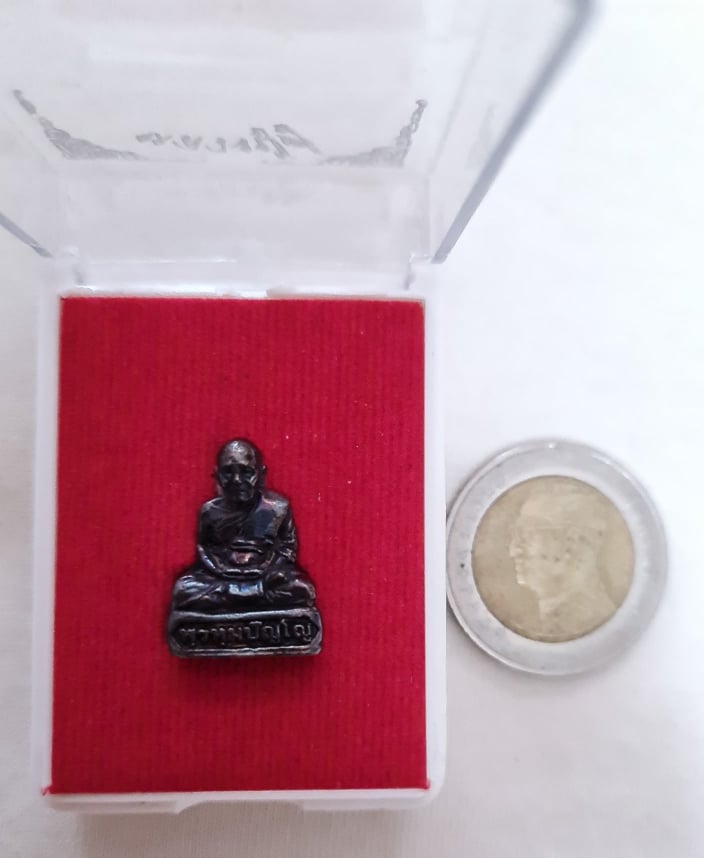สินค้าหมดค่ะ รูปหล่อหลวงปู่ดู่เนื้อทองแดง ปี 2563 วัดสะแก ใต้ฐานมีโค้ด พร้อมกล่องเดิมค่ะ