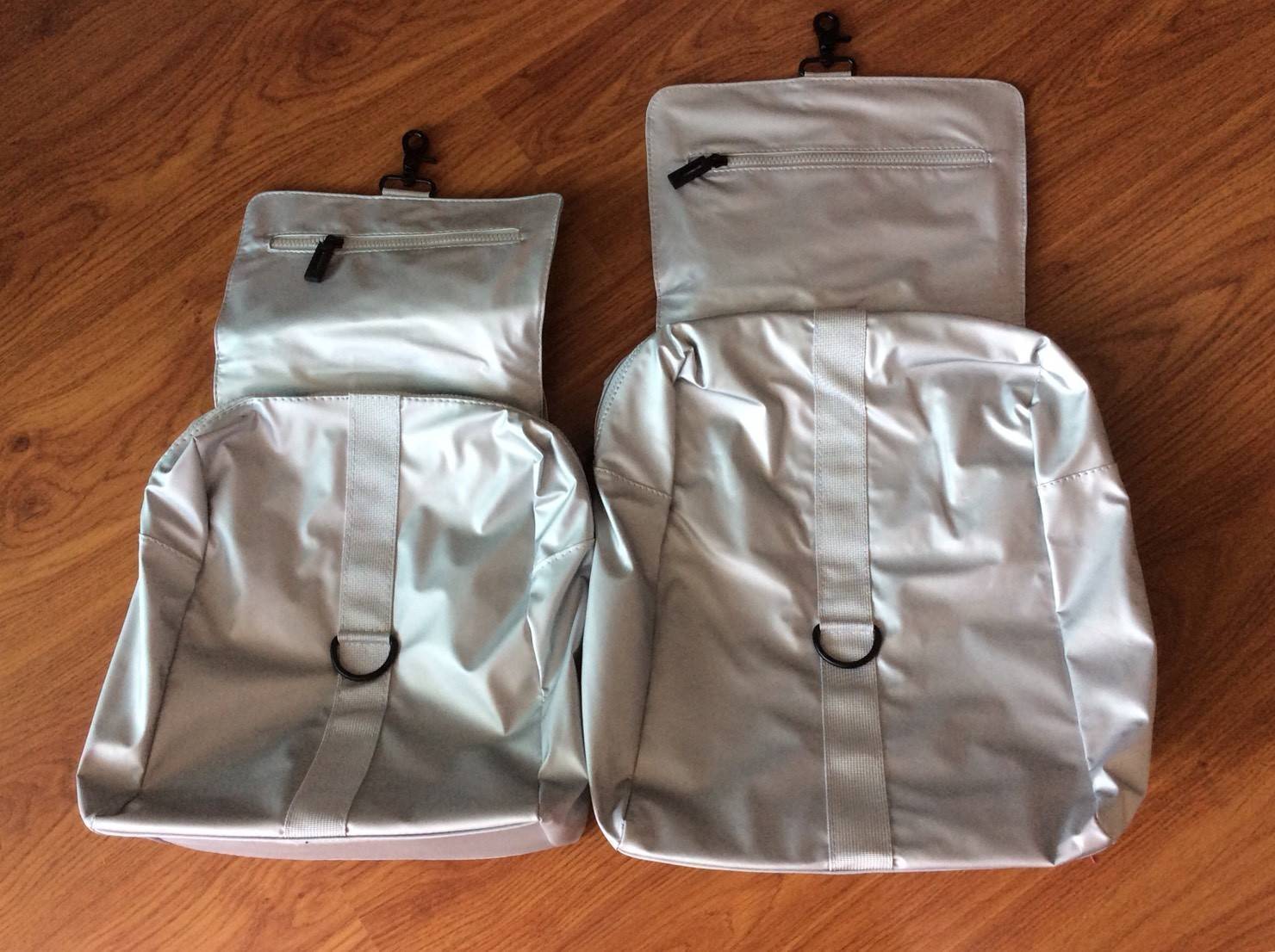 CALVIN KLEIN JEANS NYLON BACKPACK กระเป๋าสะพายเป้มี 2 size ให้เลือกตามการใช้งาน วัสดุ Nylon + Polyester 100% น้ำหนักเบา กันน้ำปานกลาง ด้านหน้าสกรีนโลโก้ Calvin Klein Jeans เปิดปิด 2 ชั้น ด้วยตัวล็อค เเละซิปเดียวด้าน ภายในกว้าง ใส่ A4, iPad หรือเสื้อผ้าได้