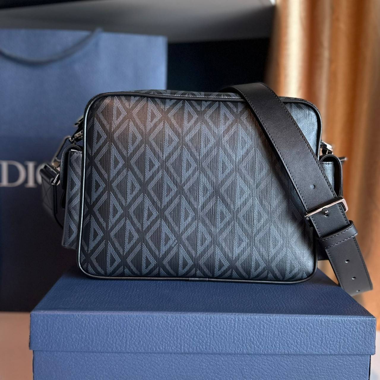 DIOR HIT THE ROAD MESSENGER BAG CD Diamond Canvas and Smooth Calfskin เกรดเทพออริจินอล หนังแท้ งานดีสุด ภาพถ่ายจากงานขายจริง ใช้งานต่างประเทศได้