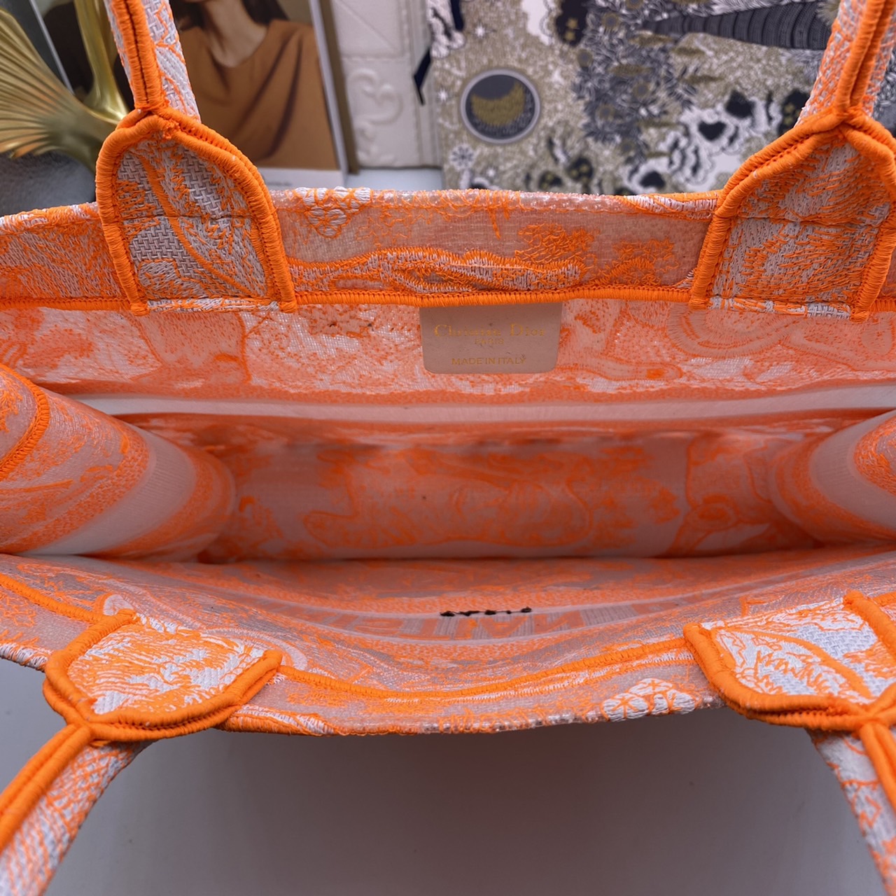 DIOR Book Tote Fluorescent Orange Toile de Jouy Transparent Canvas เกรดออริจินอล ภาพสินค้าถ่ายจากงานขายจริงใช้งานต่างประเทศได้