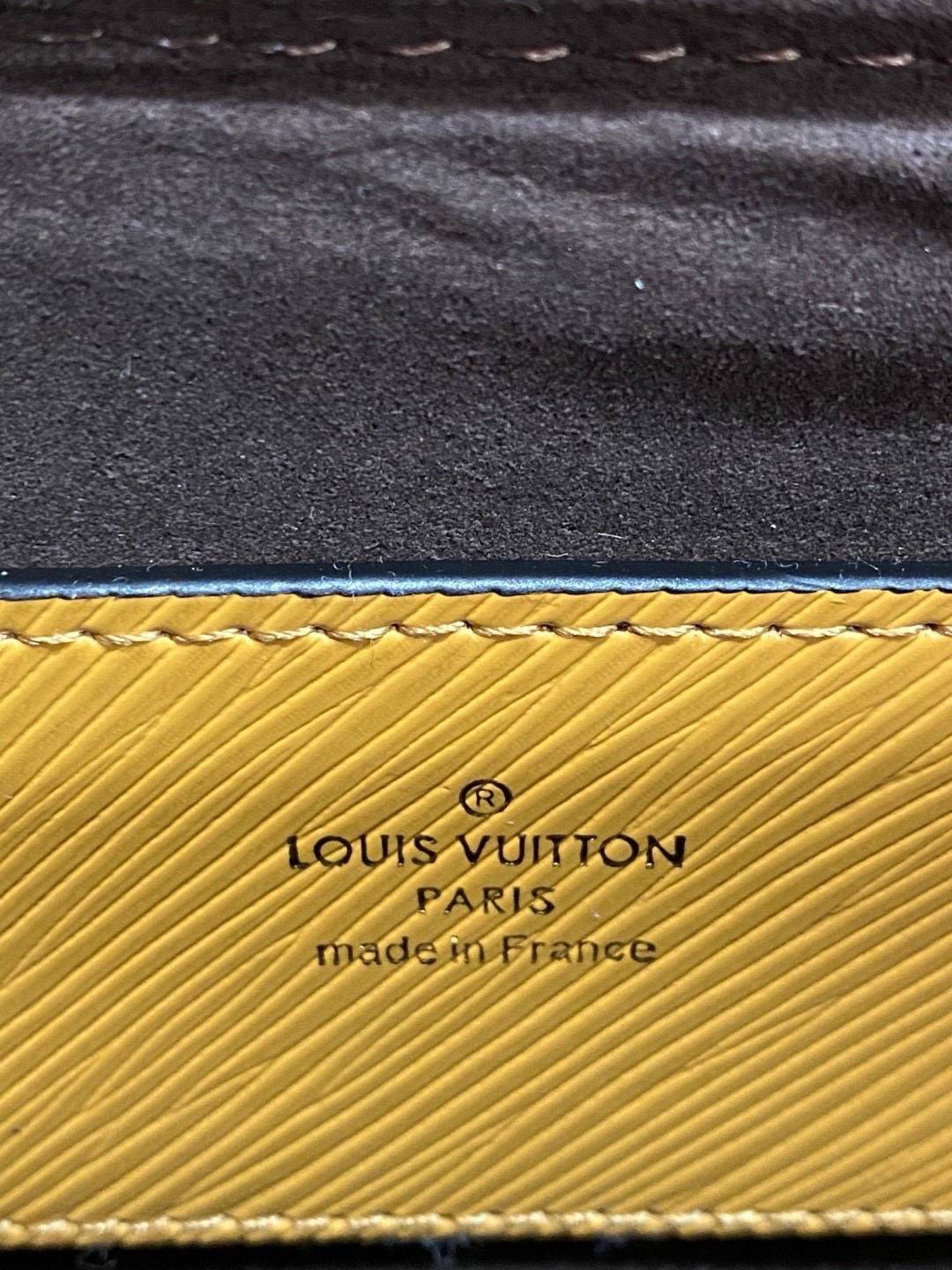 ORI หนังแท้ | LV Twist MM bag Epi grain leather กระเป๋าสะพาย/กระเป๋าถือรุ่น พร้อมสายสปอร์ต หนังลายเกรน Epi โดดเด่นด้วยโลโก้หน้า สวยหรูเป็นเอกลักษณ์ ดีไซน์คัลเลอร์บล็อค สัมผัสโดดเด่นแมตช์กับทุกสไตล์